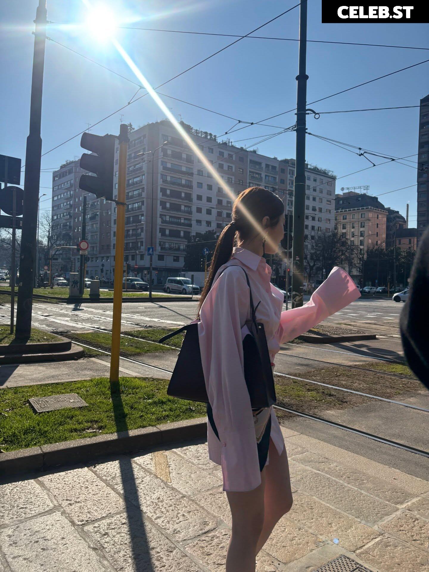 Huh Yunjin 허윤진 | LESSERAFIM Image 22956905