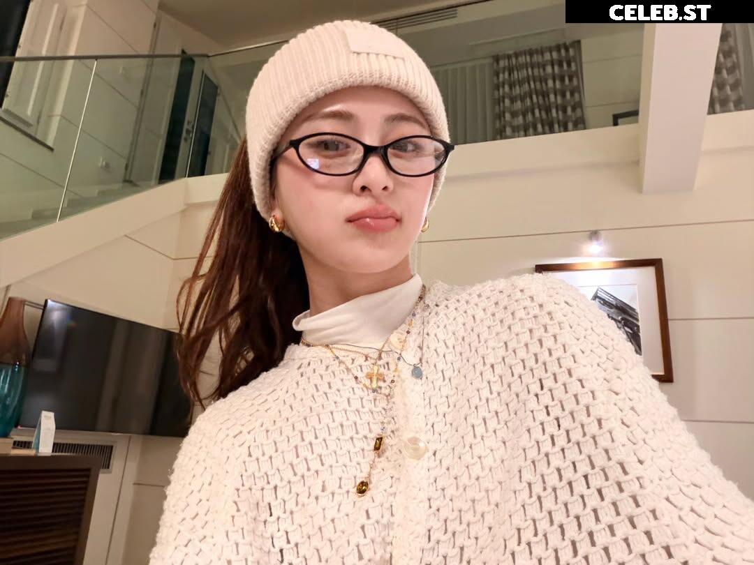 Huh Yunjin 허윤진 | LESSERAFIM Image 22956969