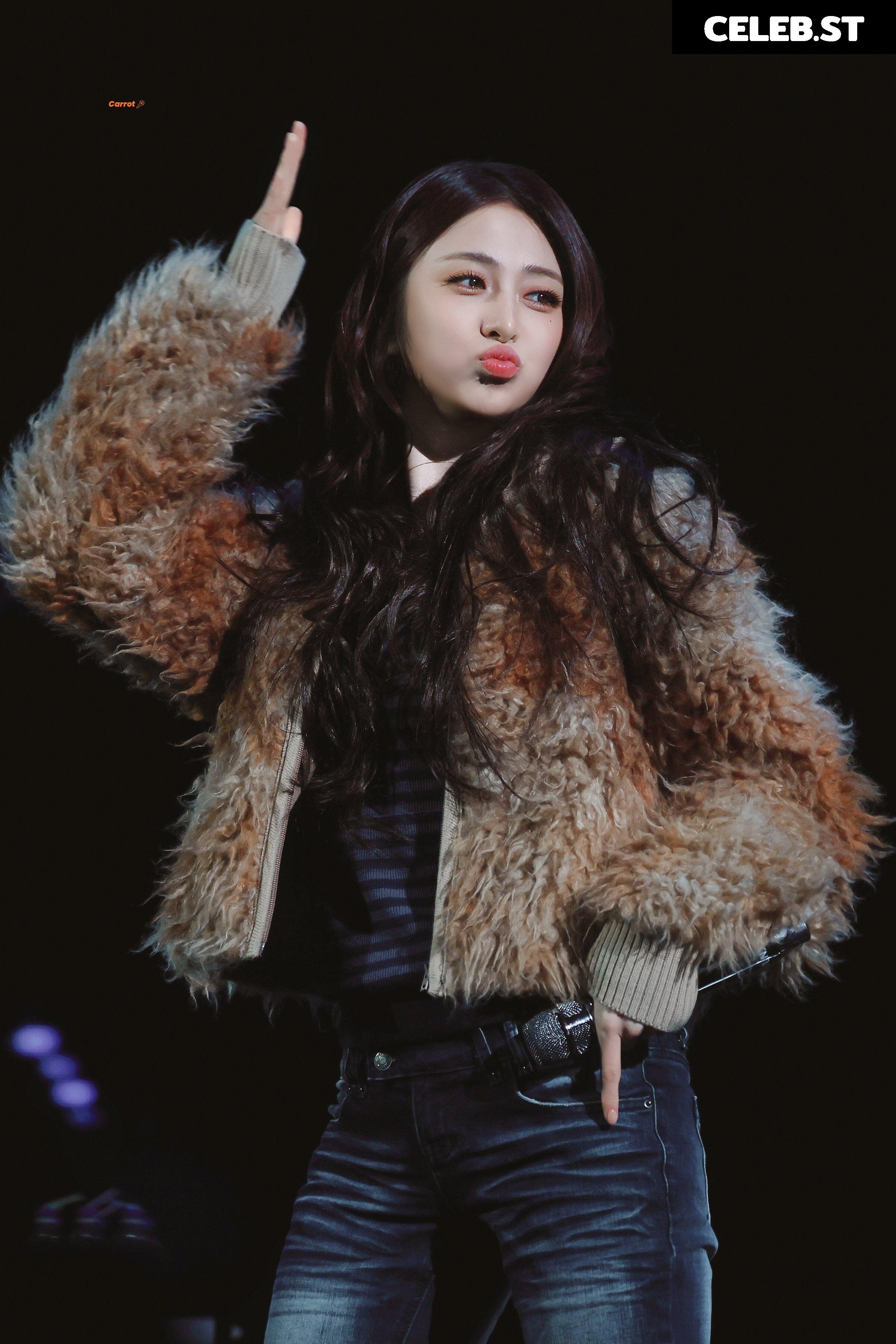 Huh Yunjin 허윤진 | LESSERAFIM Image 22956809