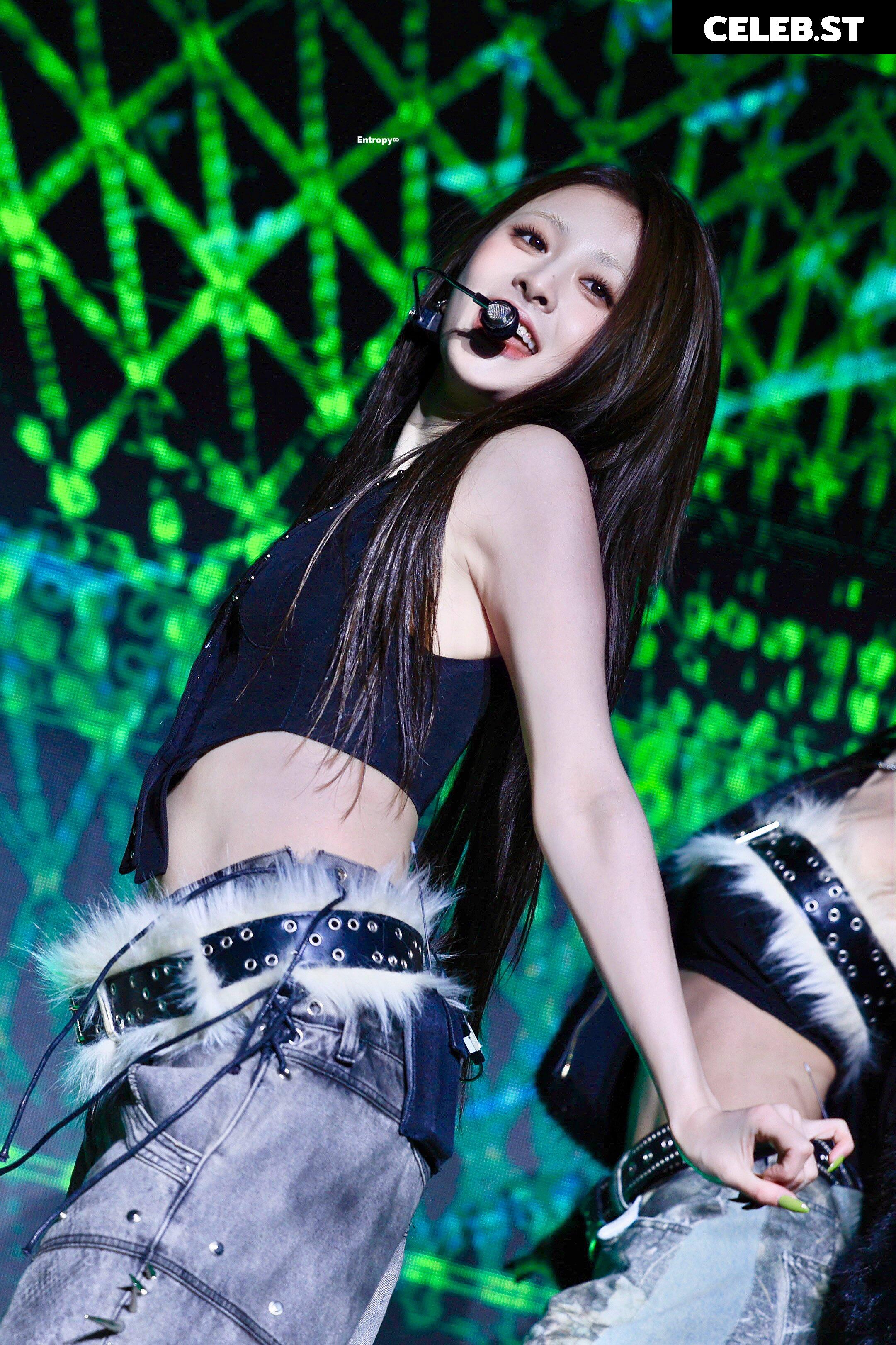 Huh Yunjin 허윤진 | LESSERAFIM Image 22956591