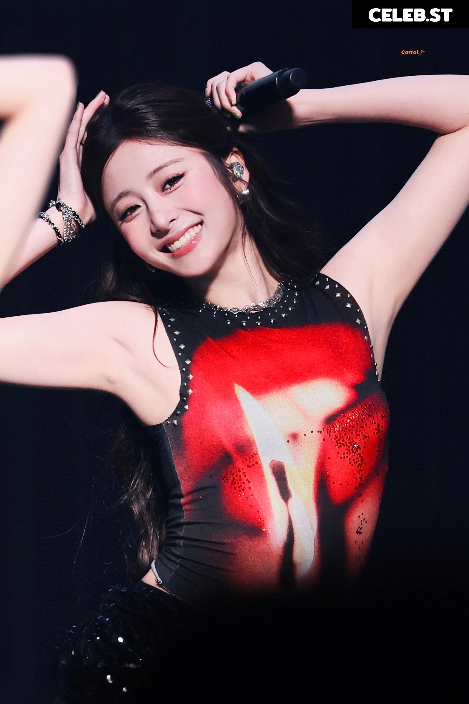 Huh Yunjin 허윤진 | LESSERAFIM Image 22956513