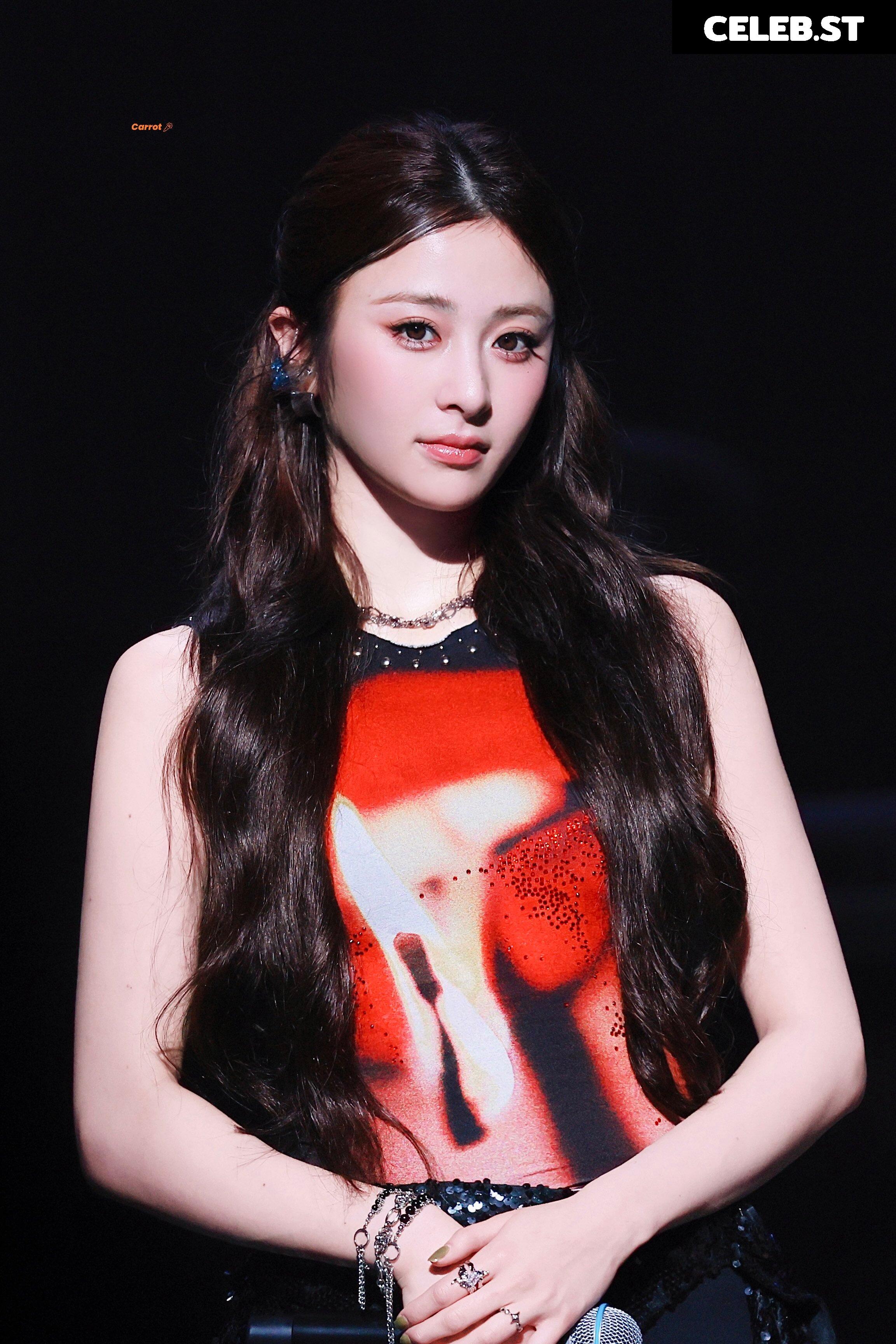 Huh Yunjin 허윤진 | LESSERAFIM Image 22956510