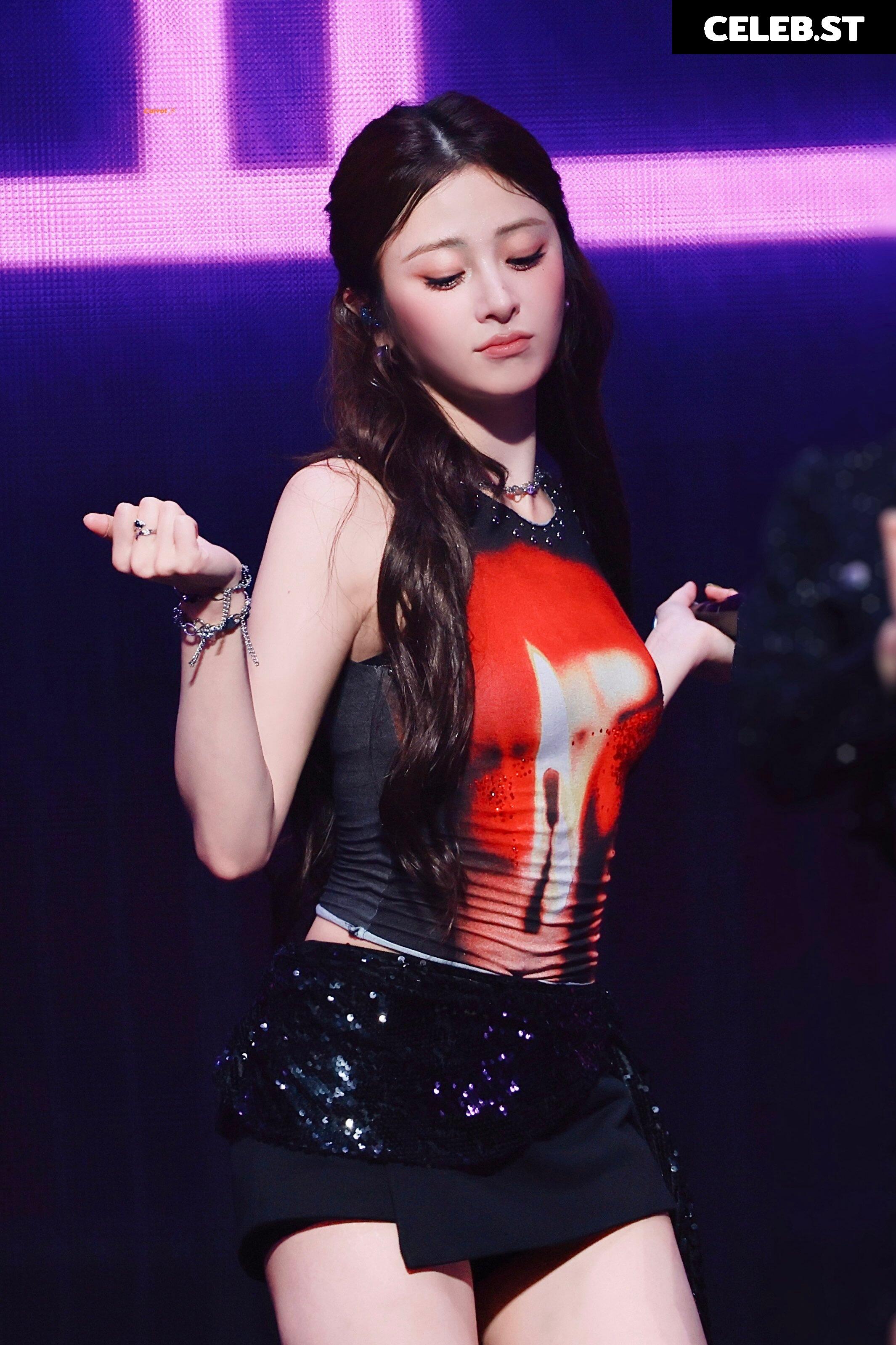 Huh Yunjin 허윤진 | LESSERAFIM Image 22956514