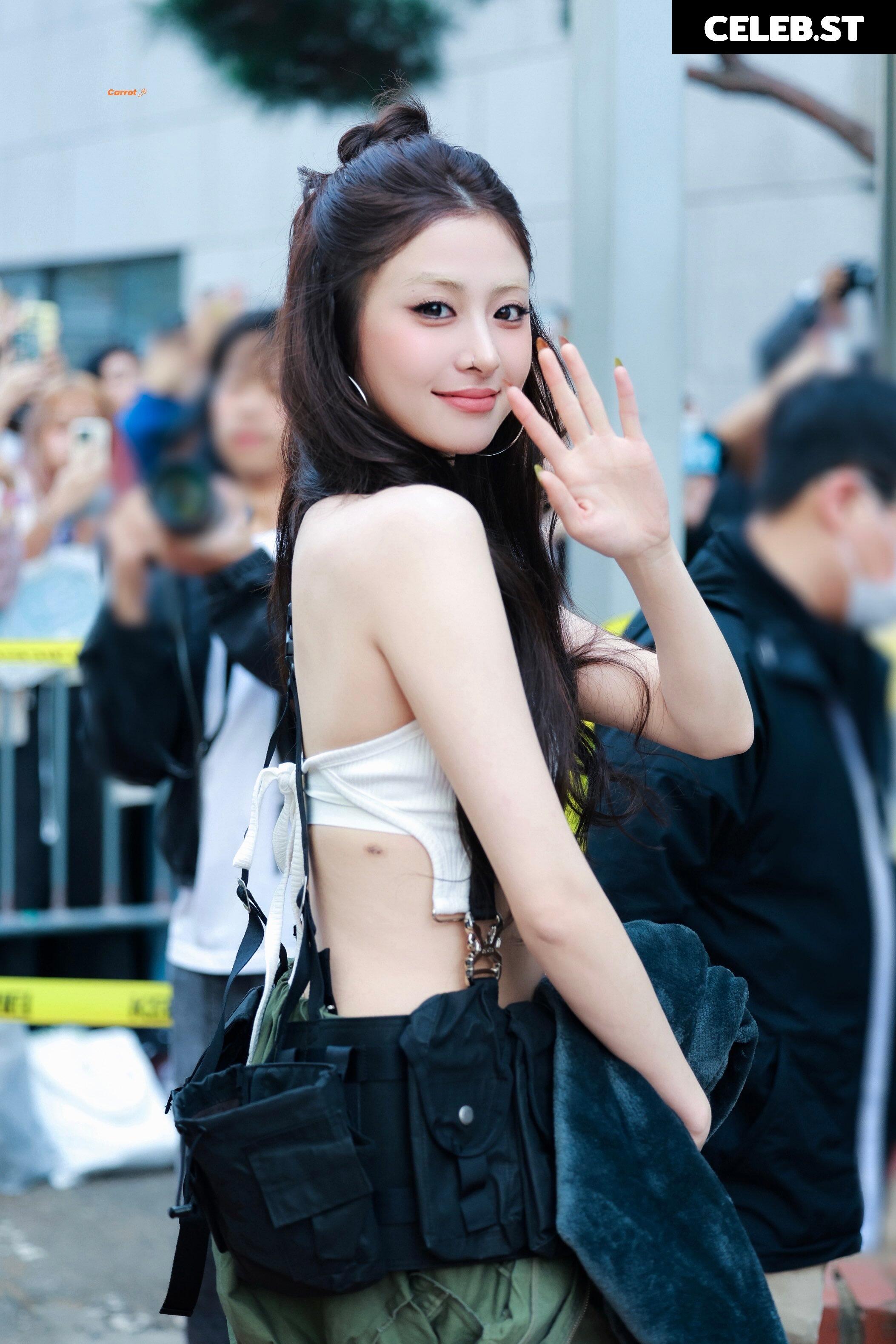 Huh Yunjin 허윤진 | LESSERAFIM Image 22956562