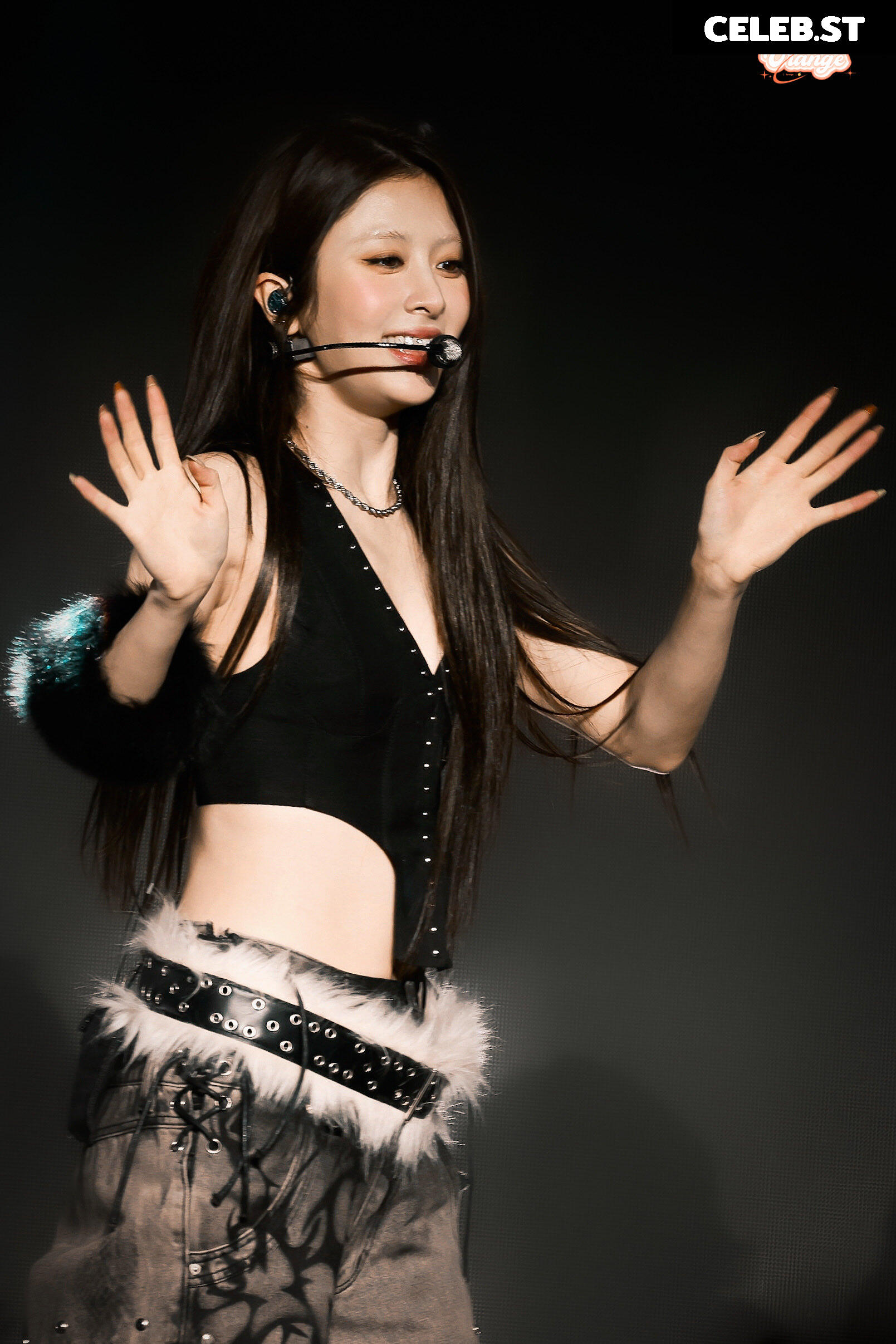 Huh Yunjin 허윤진 | LESSERAFIM Image 22956567