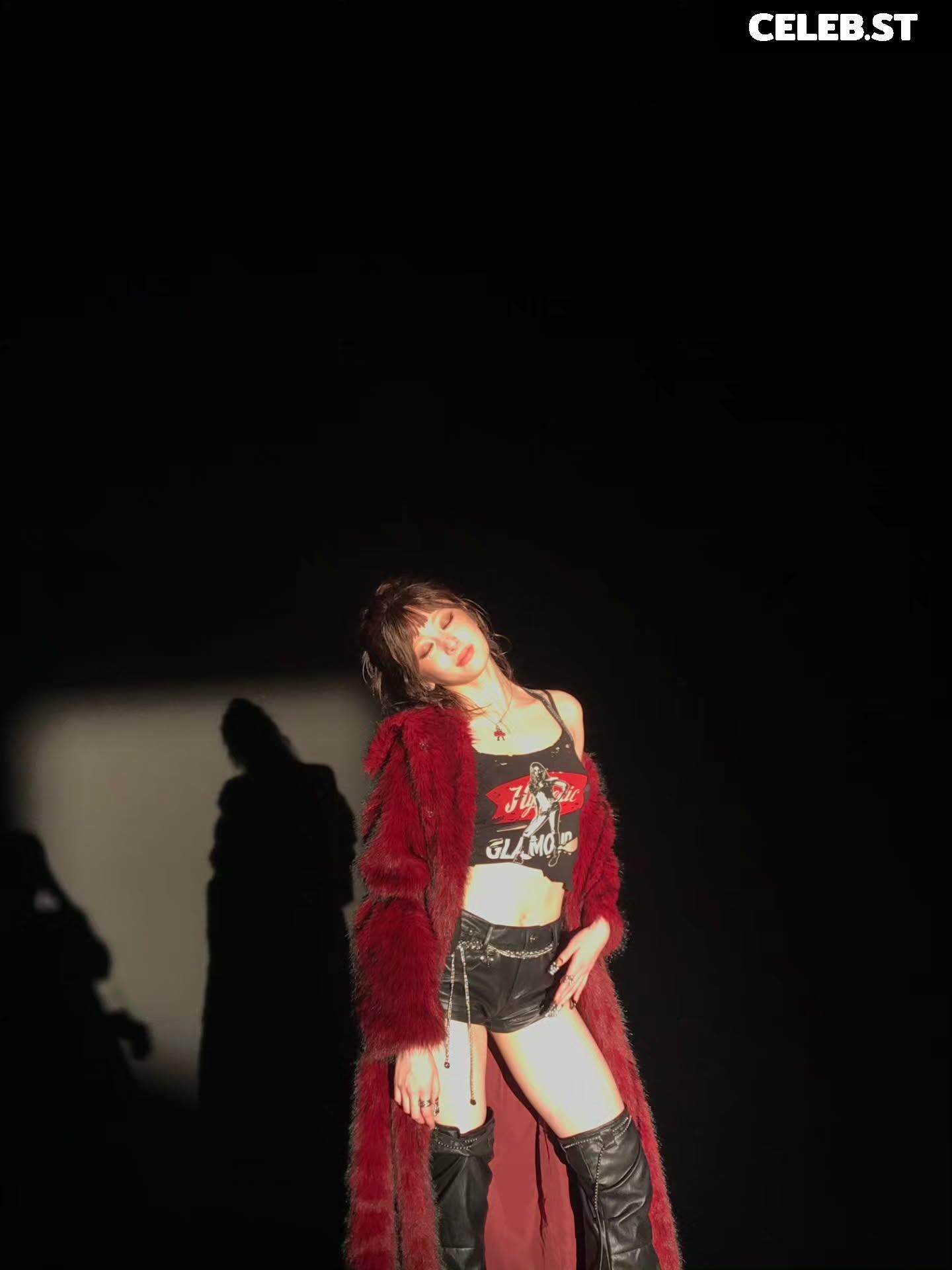 Huh Yunjin 허윤진 | LESSERAFIM Image 22956541