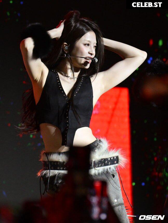 Huh Yunjin 허윤진 | LESSERAFIM Image 22956572