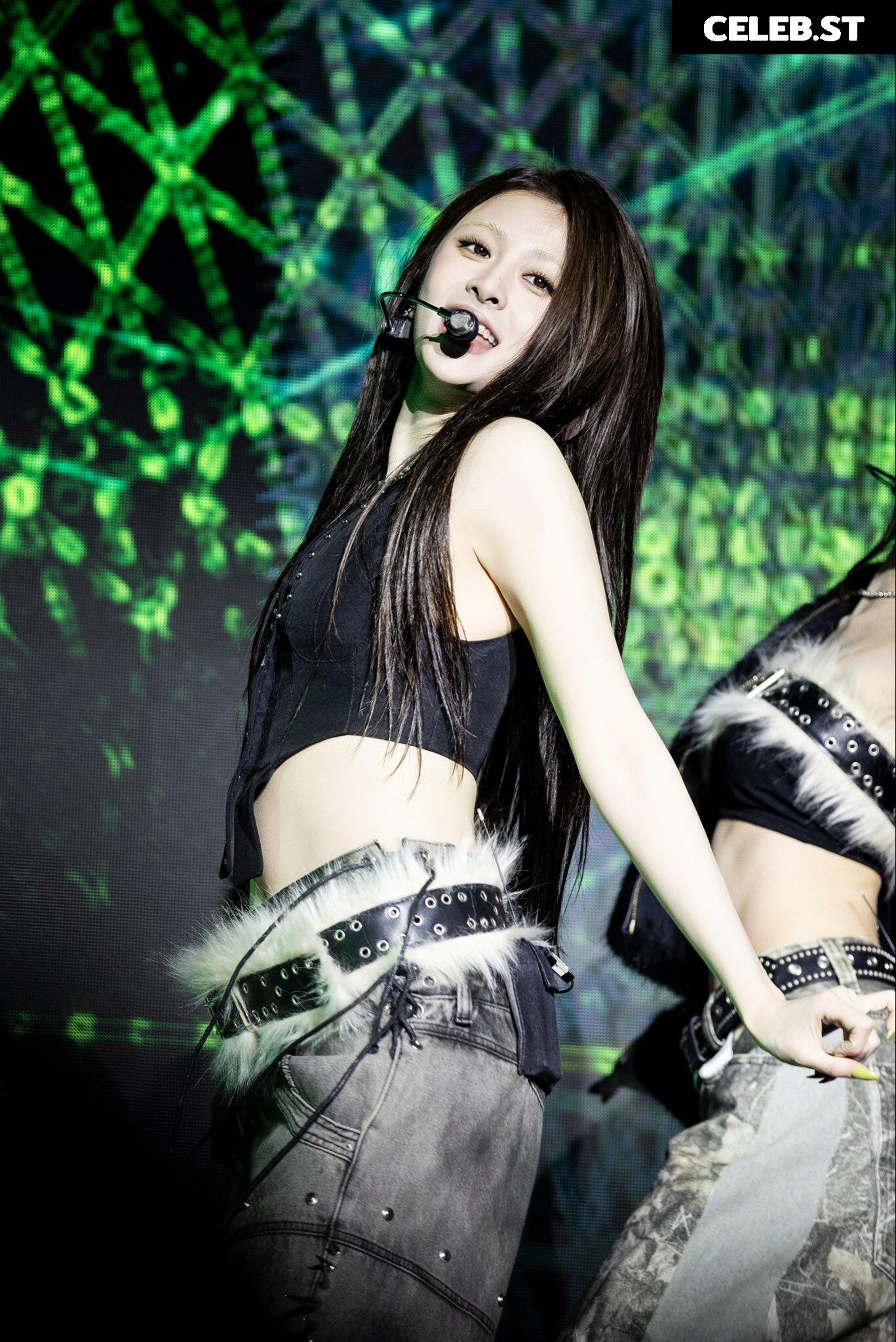 Huh Yunjin 허윤진 | LESSERAFIM Image 22956578