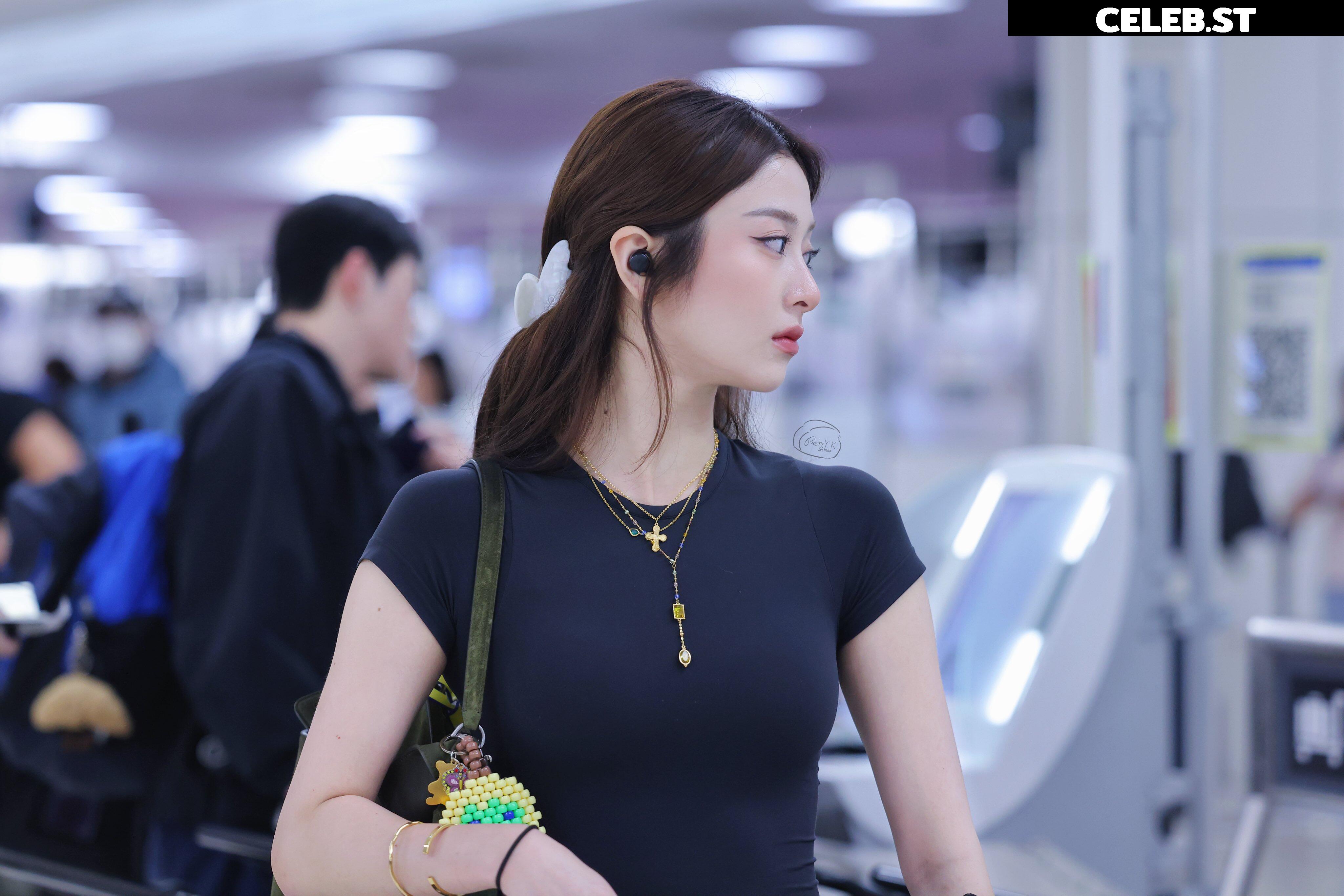 Huh Yunjin 허윤진 | LESSERAFIM Image 22956492
