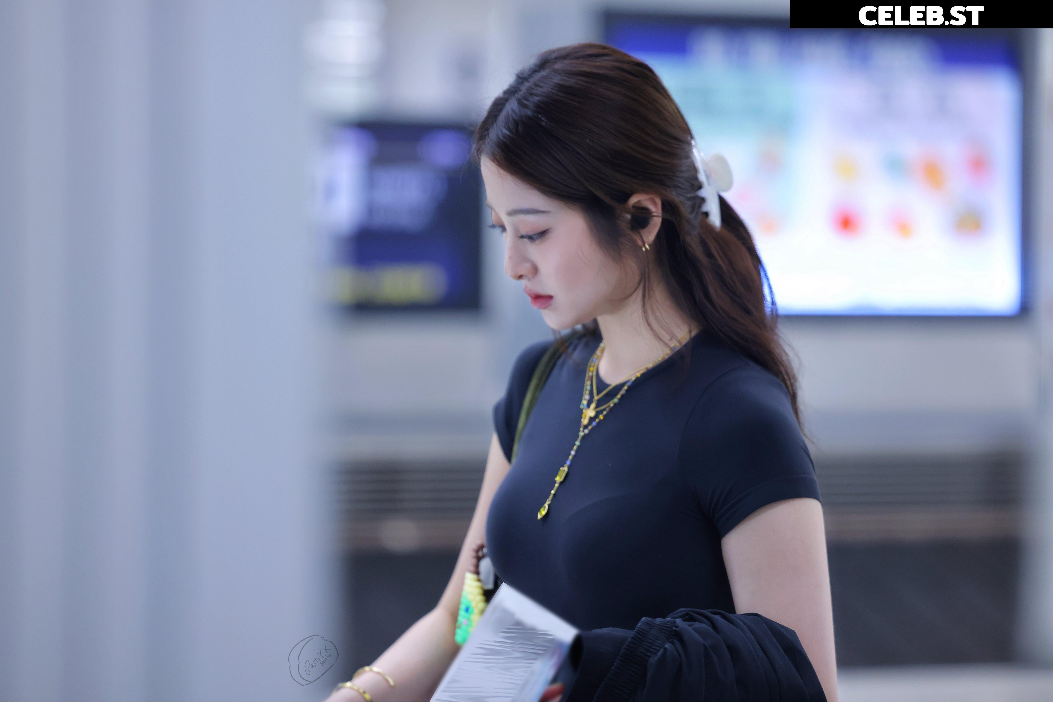 Huh Yunjin 허윤진 | LESSERAFIM Image 22956495
