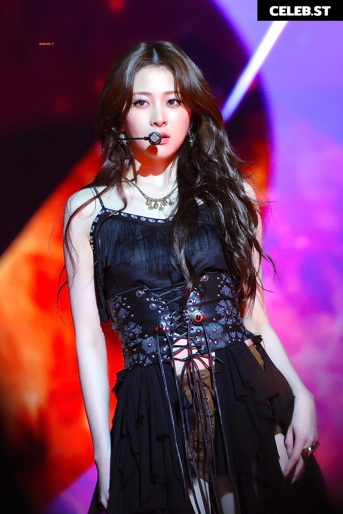 Huh Yunjin 허윤진 | LESSERAFIM Image 22956425
