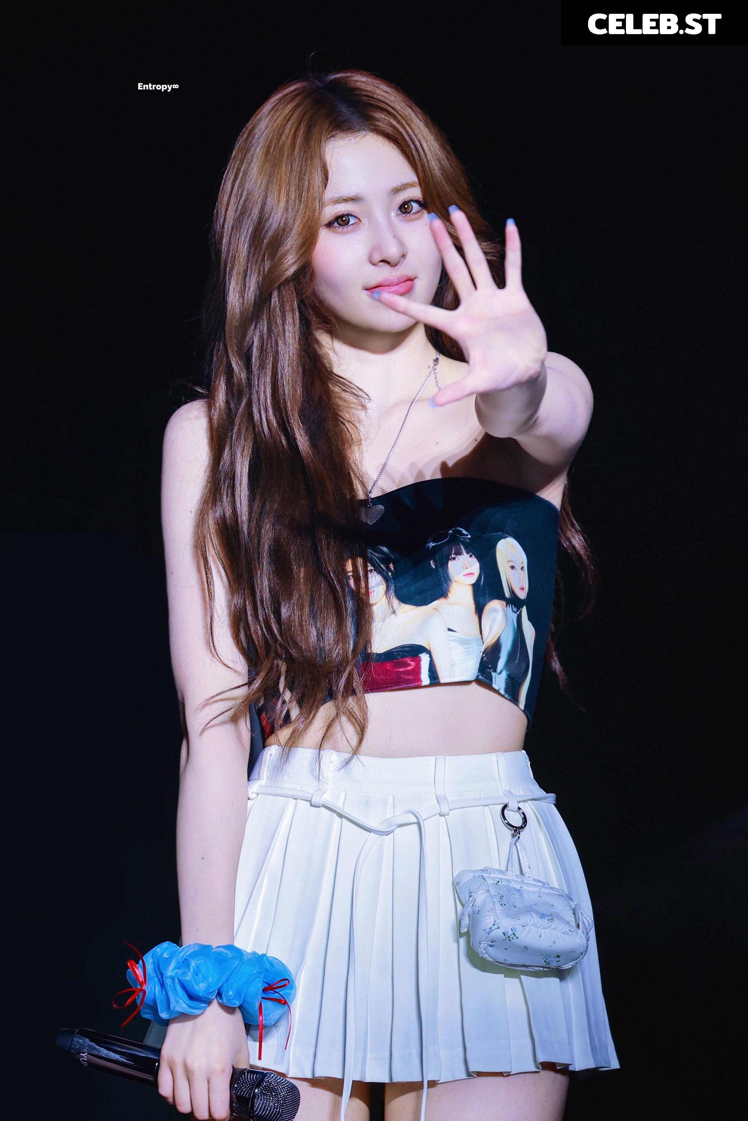 Huh Yunjin 허윤진 | LESSERAFIM Image 22956429