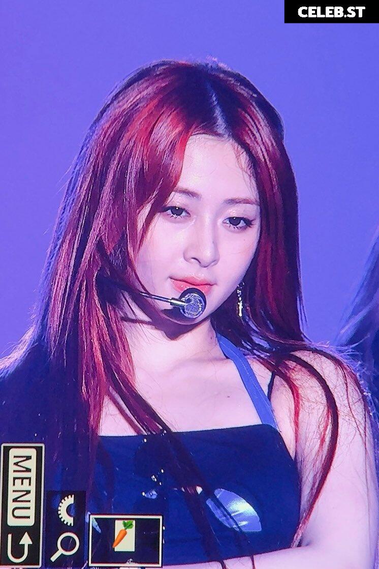 Huh Yunjin 허윤진 | LESSERAFIM Image 22956415