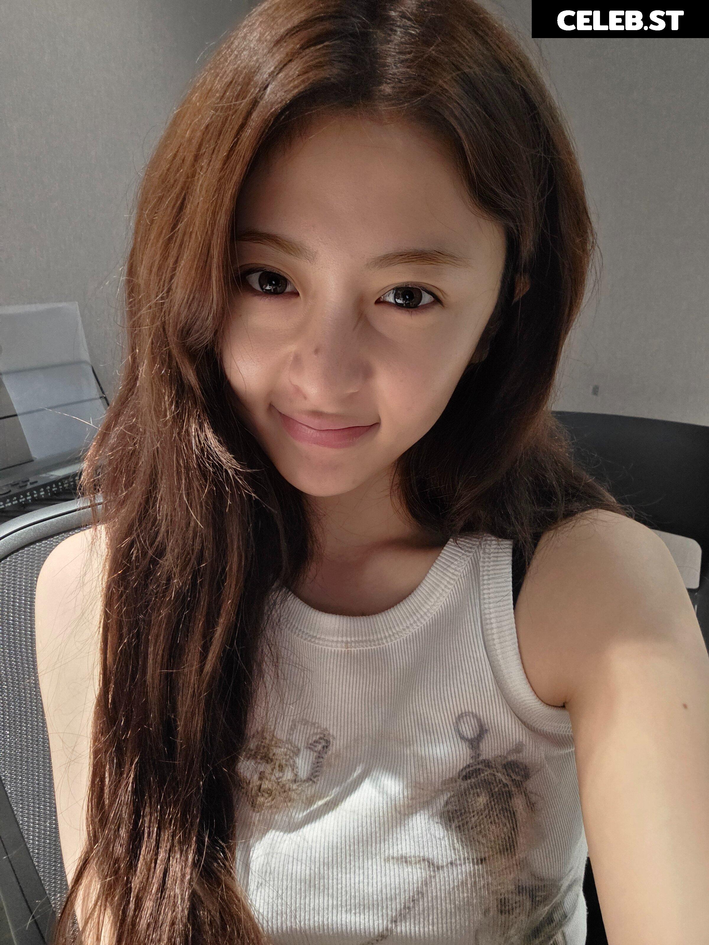 Huh Yunjin 허윤진 | LESSERAFIM Image 22956440