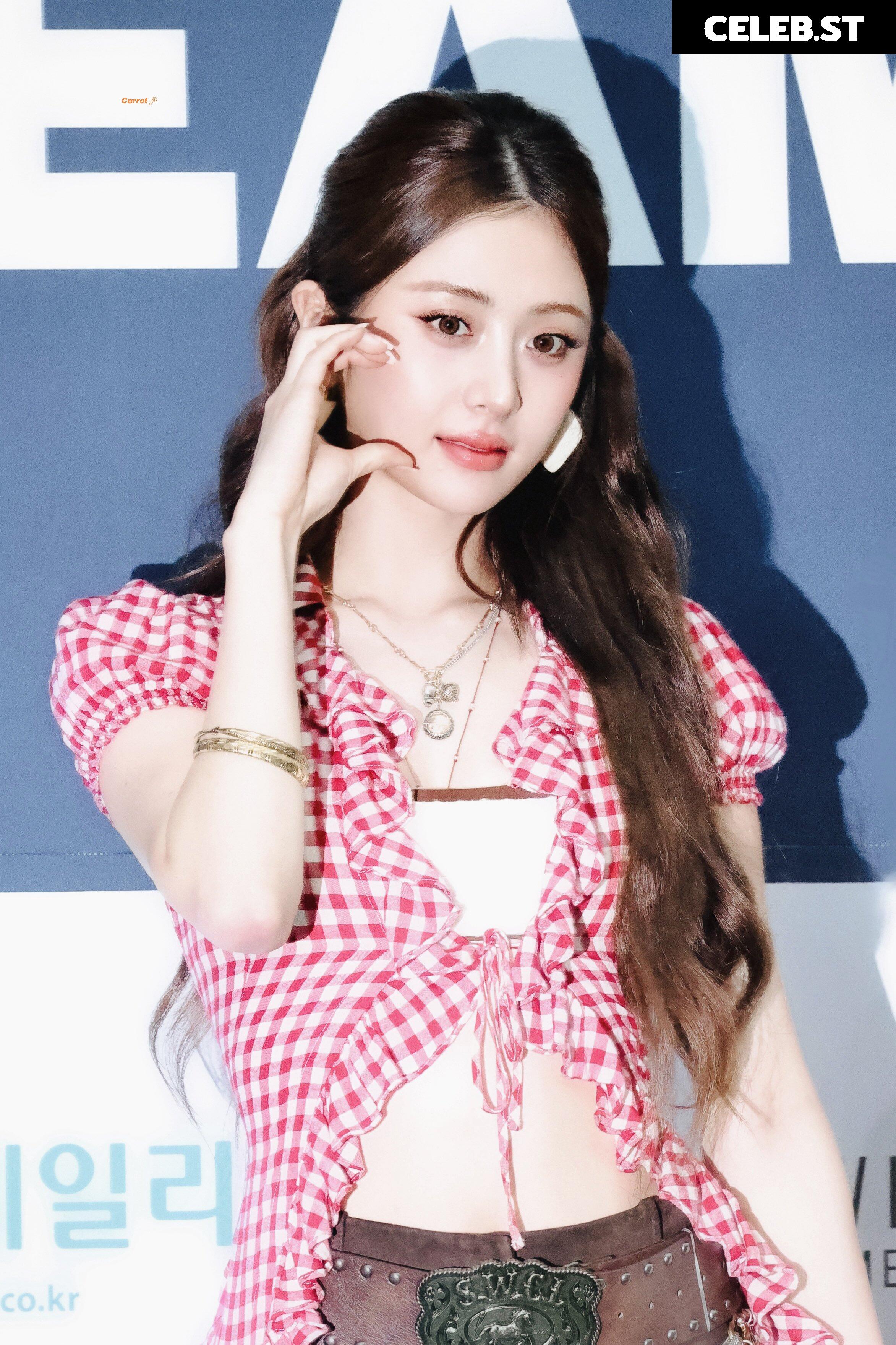 Huh Yunjin 허윤진 | LESSERAFIM Image 22956445