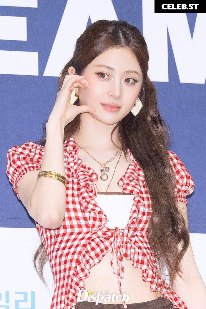 Huh Yunjin 허윤진 | LESSERAFIM Image 22956449