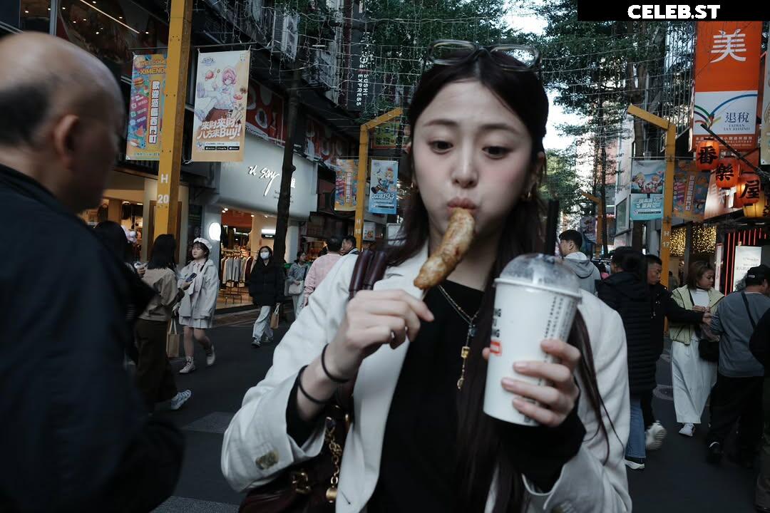 Huh Yunjin 허윤진 | LESSERAFIM Image 22956780