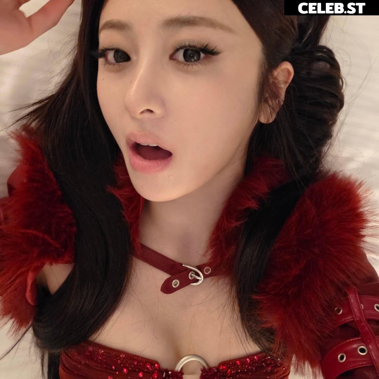 Huh Yunjin 허윤진 | LESSERAFIM Image 22956728