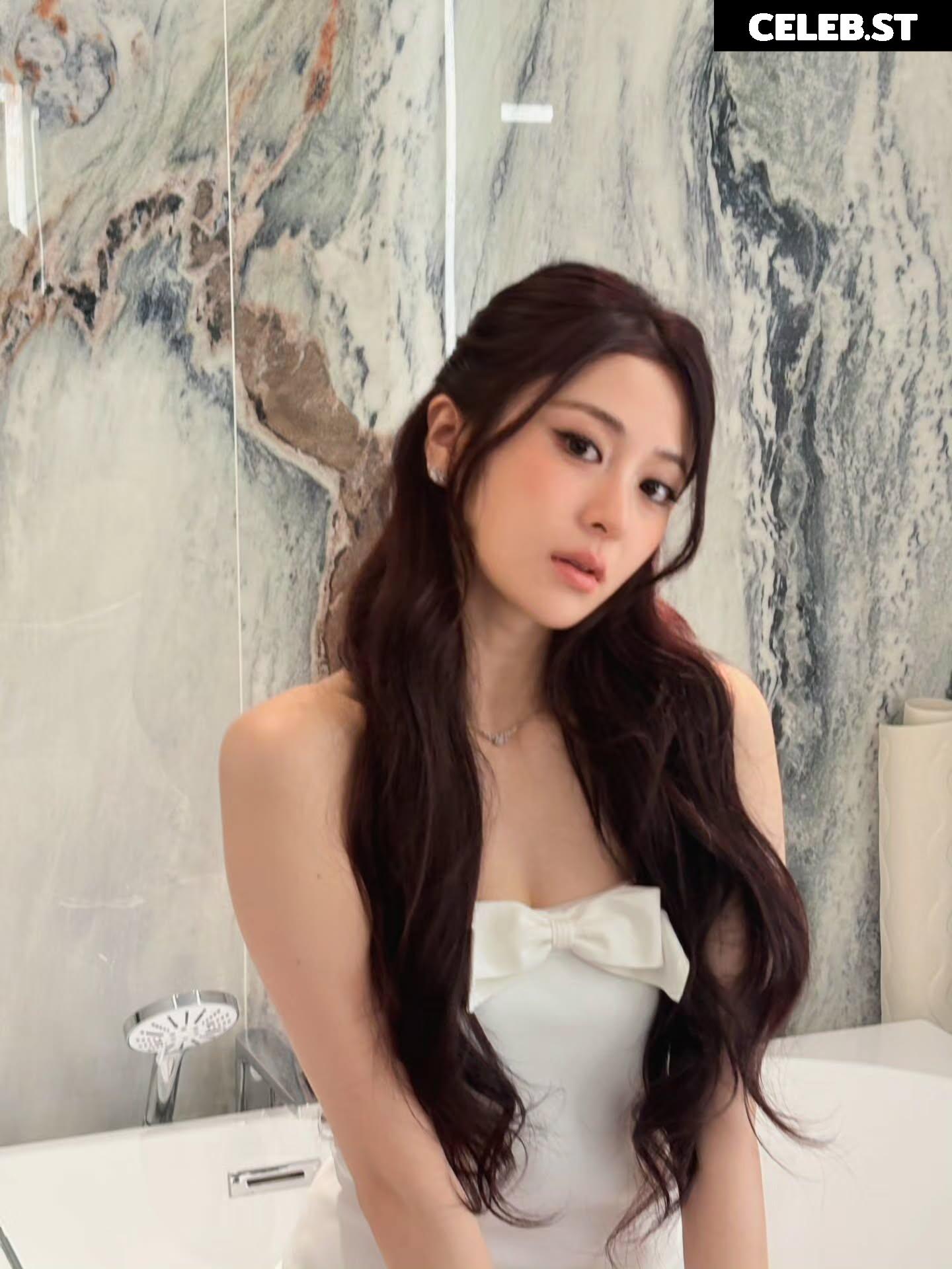 Huh Yunjin 허윤진 | LESSERAFIM Image 22956717
