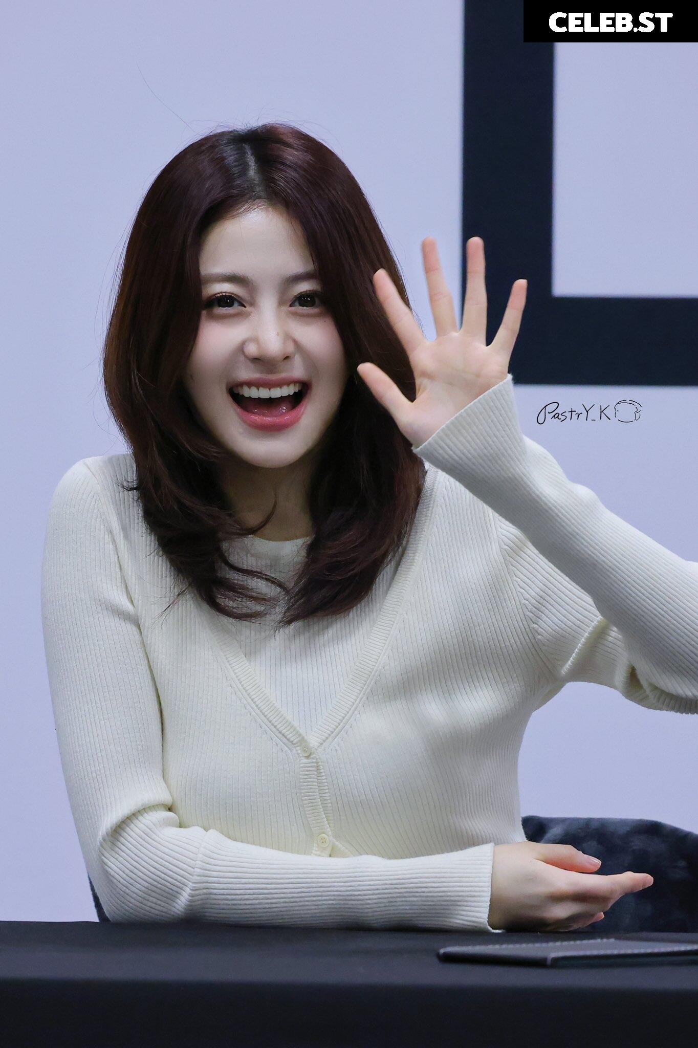 Huh Yunjin 허윤진 | LESSERAFIM Image 22956764