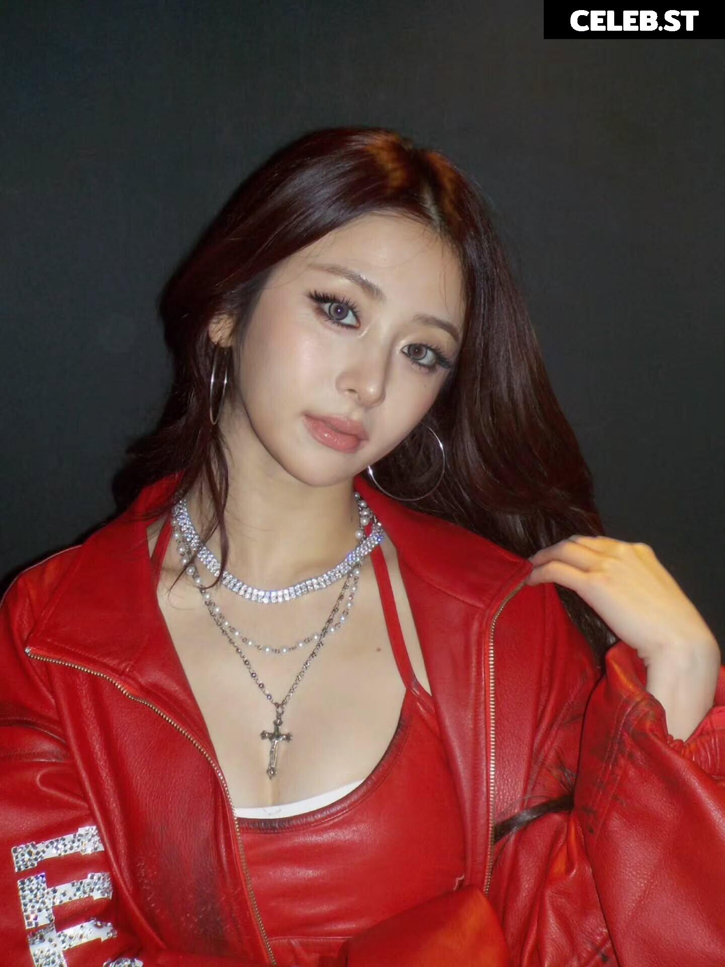 Huh Yunjin 허윤진 | LESSERAFIM Image 22956750