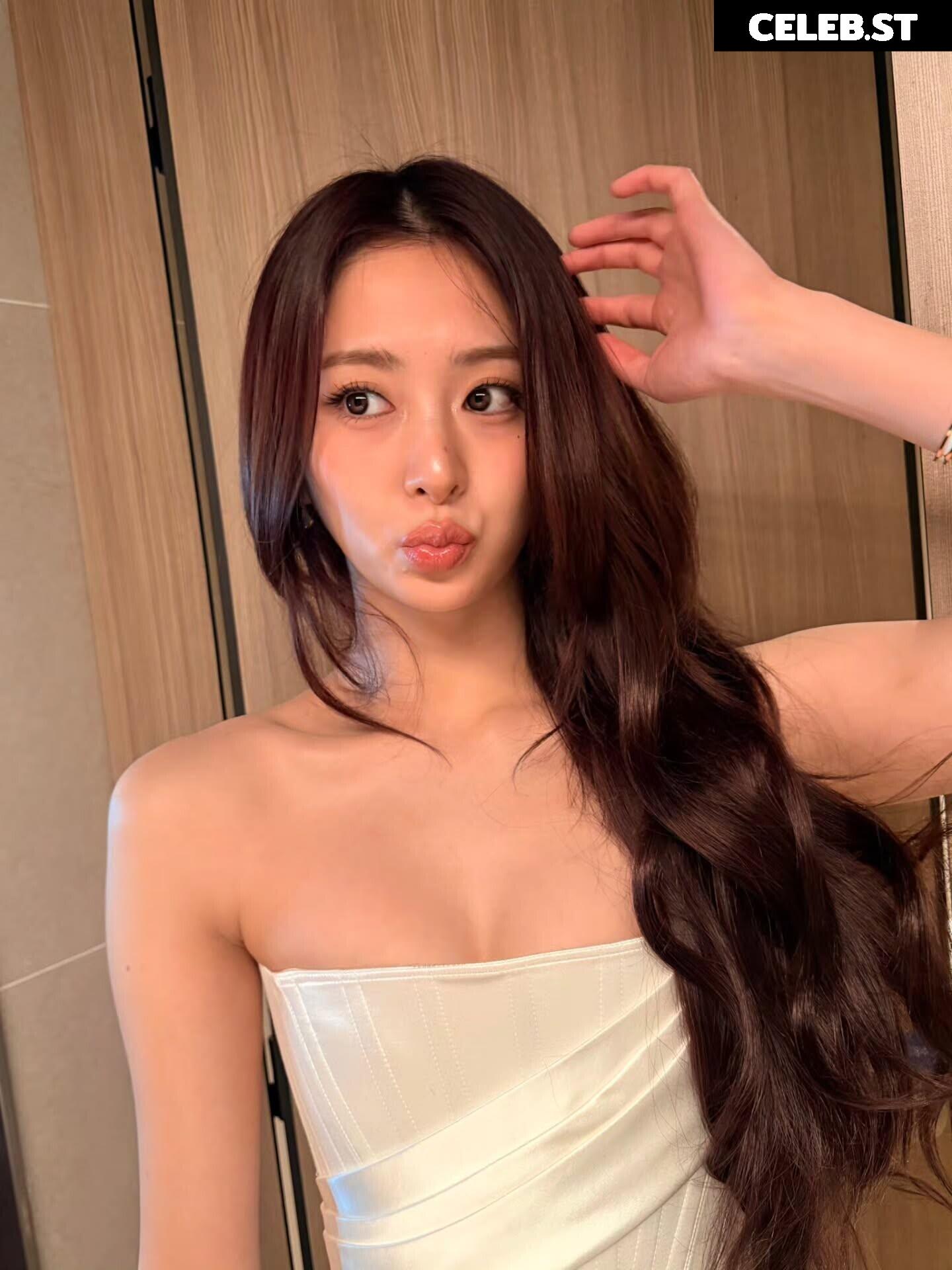 Huh Yunjin 허윤진 | LESSERAFIM Image 22956756