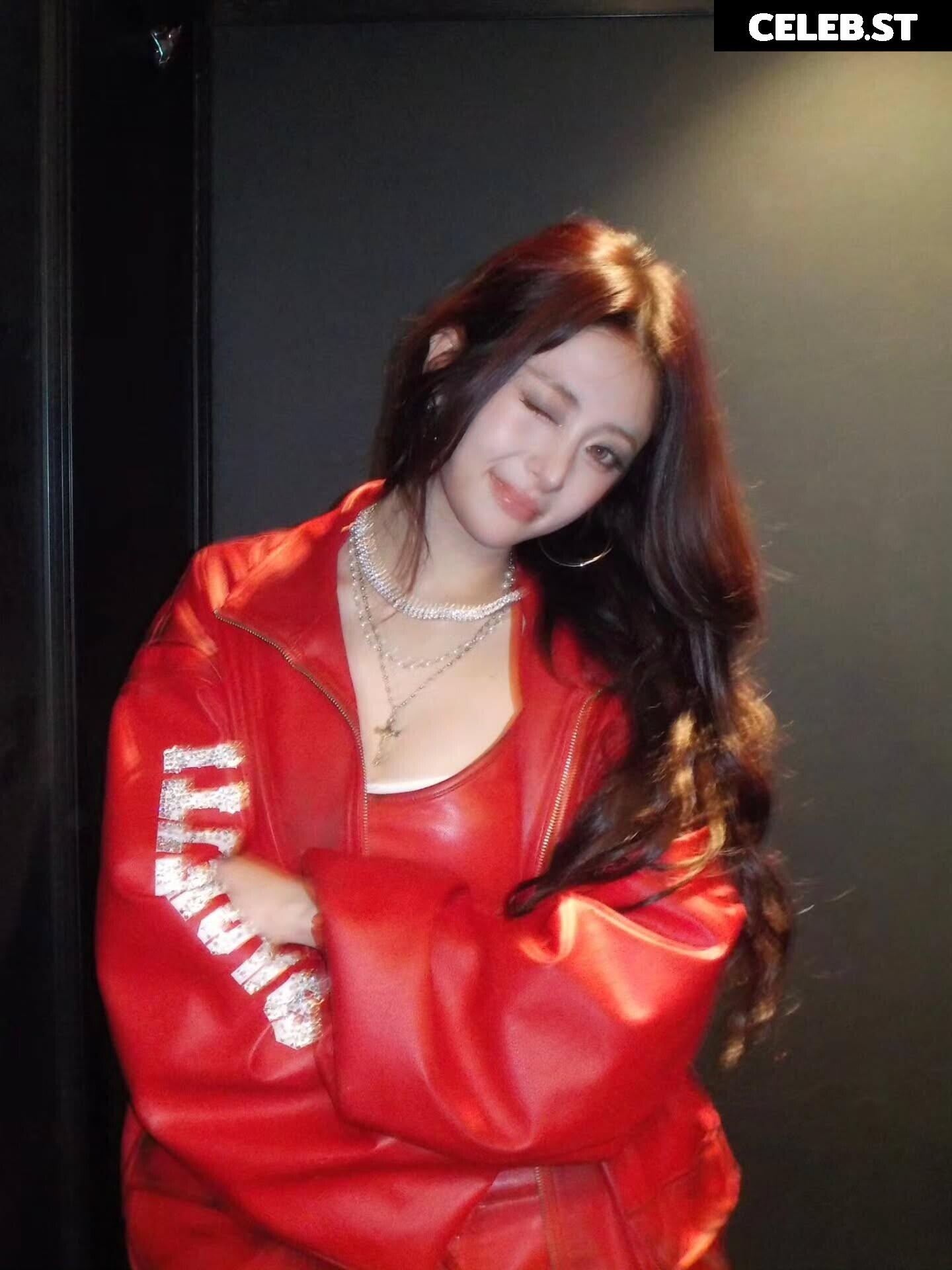 Huh Yunjin 허윤진 | LESSERAFIM Image 22956749