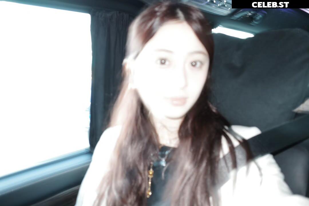 Huh Yunjin 허윤진 | LESSERAFIM Image 22956771