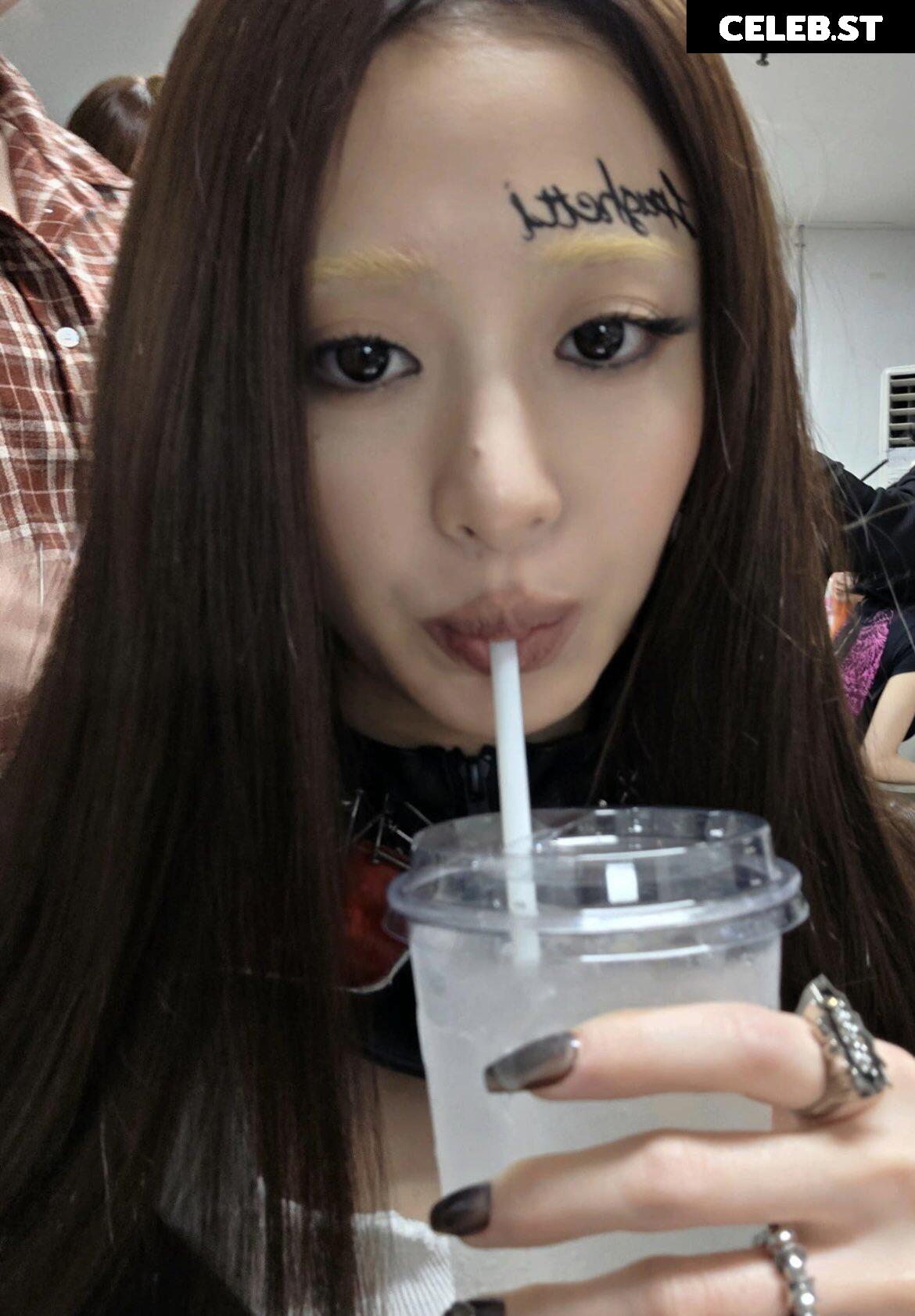 Huh Yunjin 허윤진 | LESSERAFIM Image 22956612