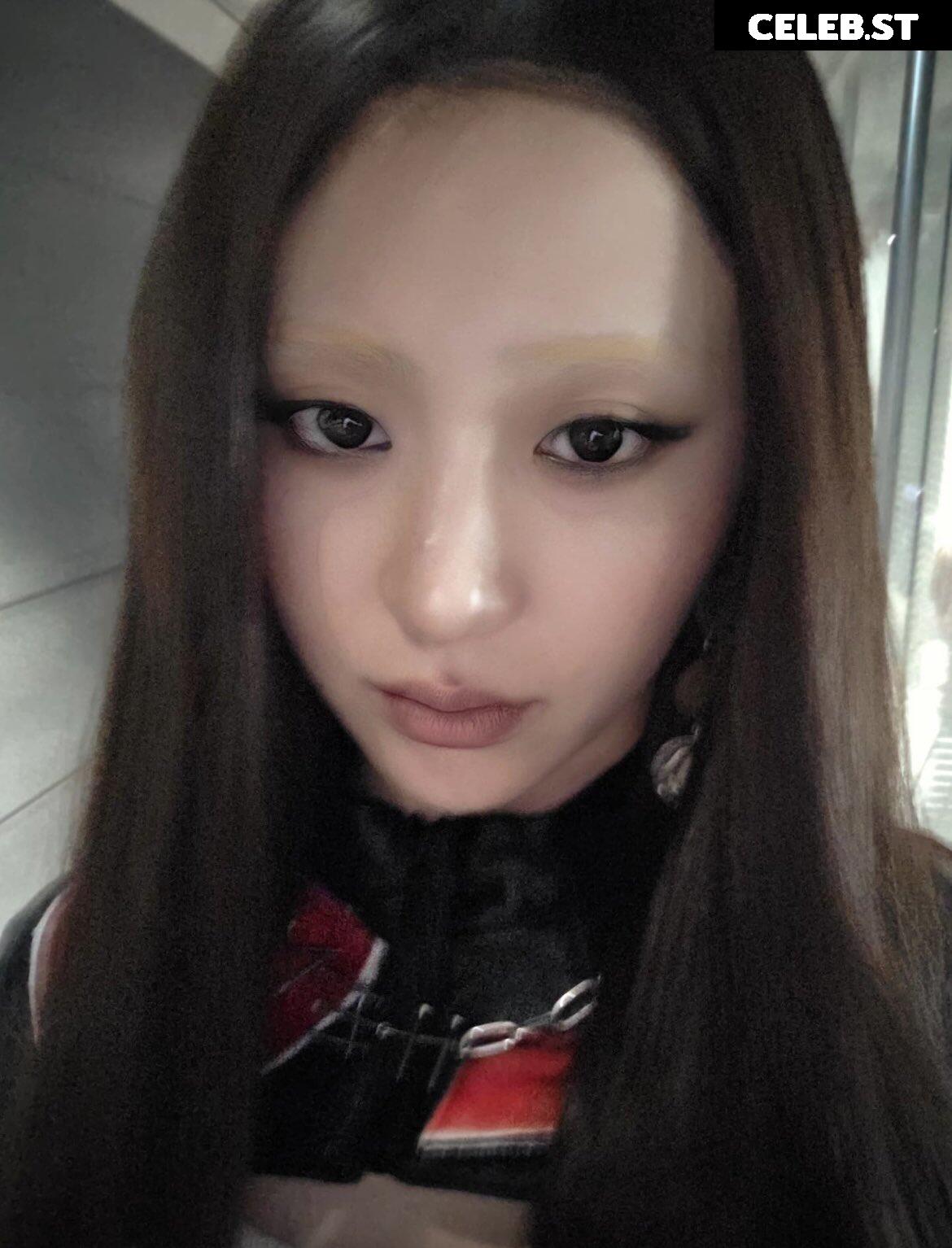 Huh Yunjin 허윤진 | LESSERAFIM Image 22956611