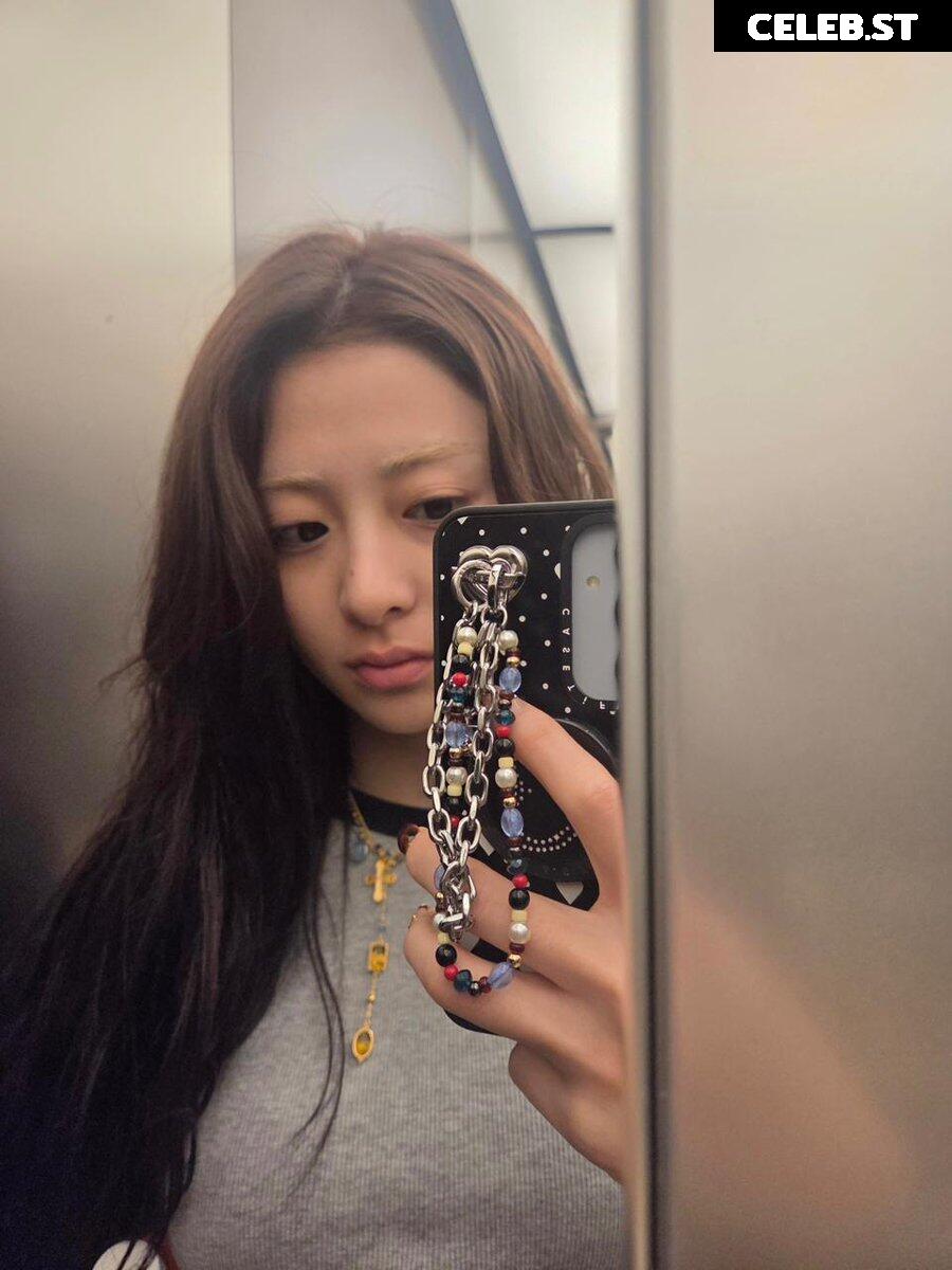 Huh Yunjin 허윤진 | LESSERAFIM Image 22956610