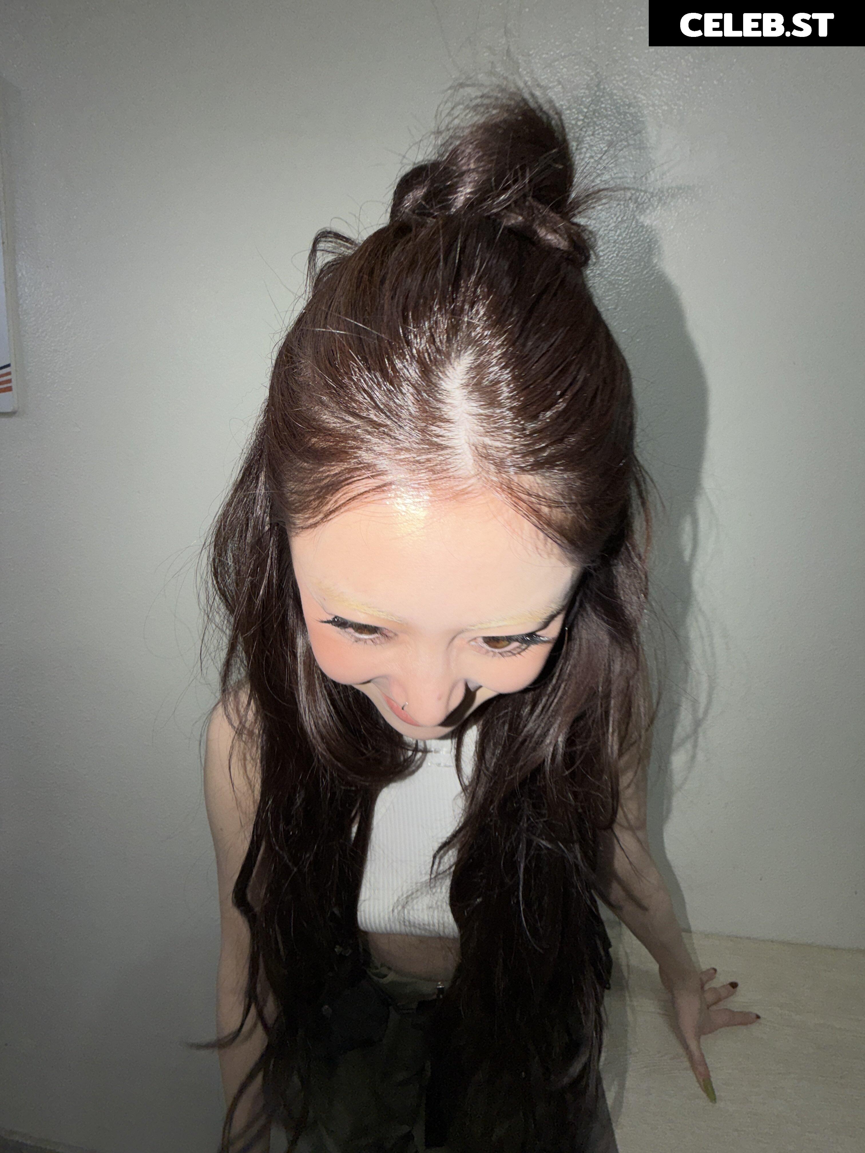 Huh Yunjin 허윤진 | LESSERAFIM Image 22956619