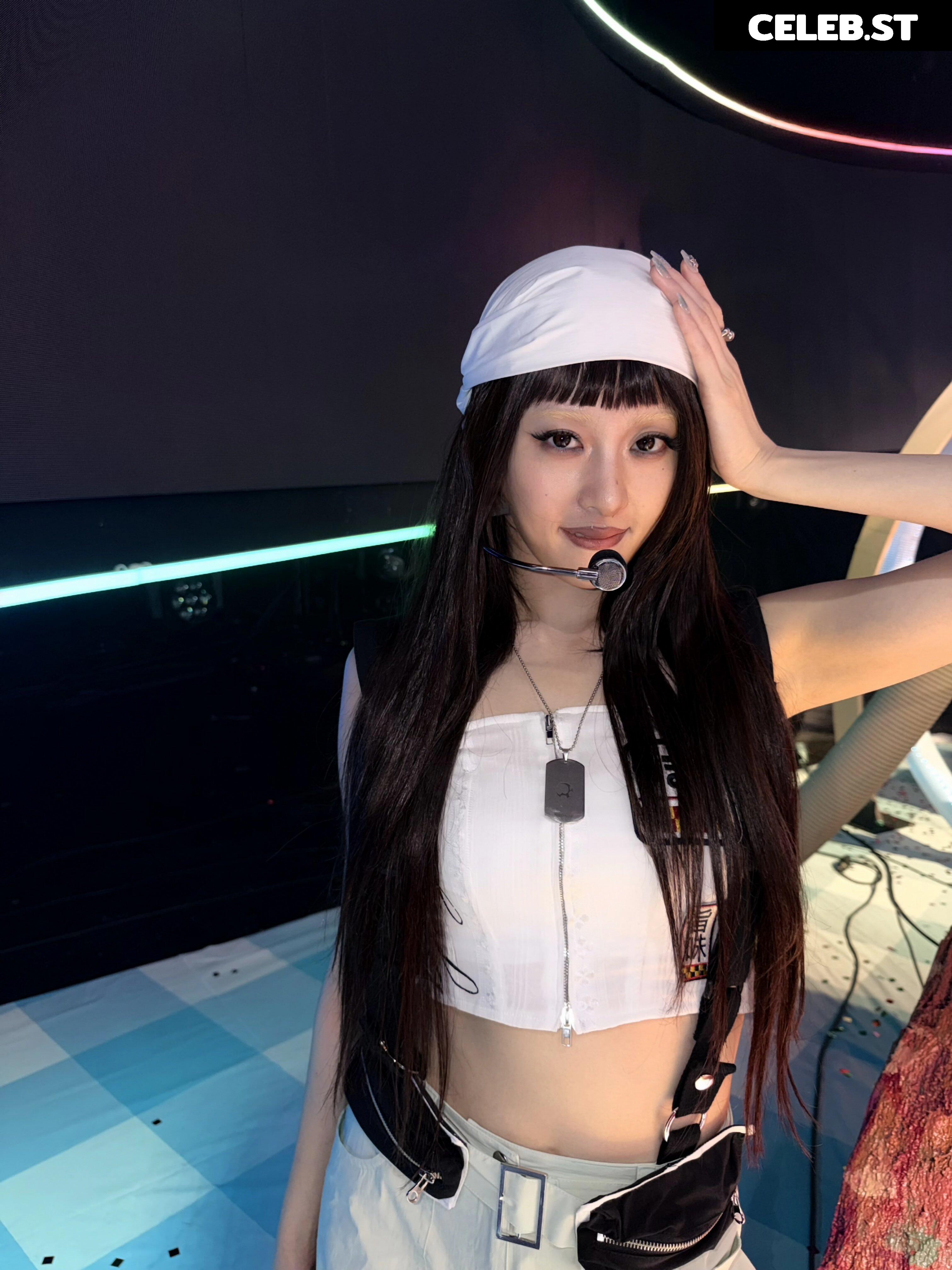 Huh Yunjin 허윤진 | LESSERAFIM Image 22956601