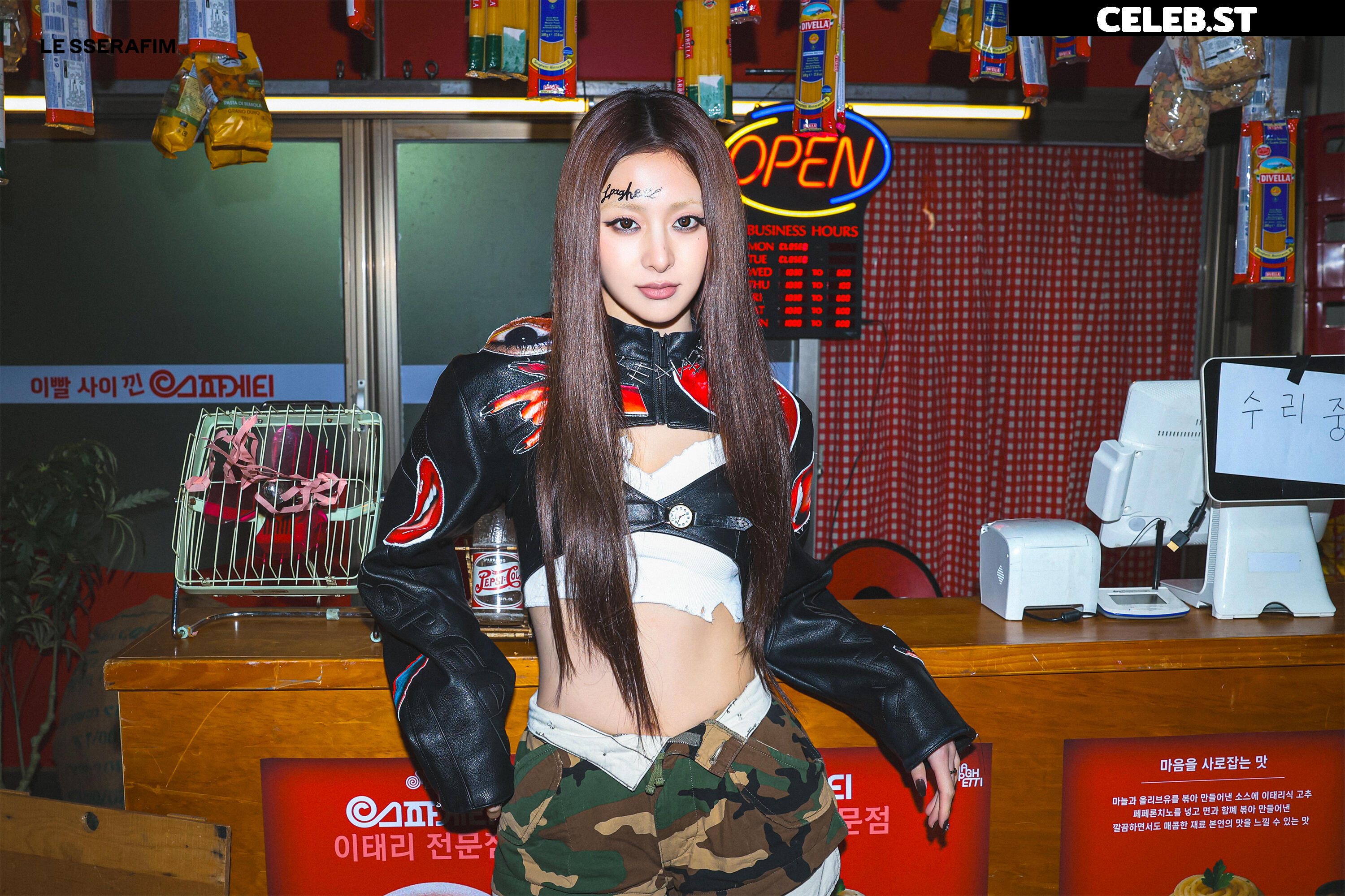 Huh Yunjin 허윤진 | LESSERAFIM Image 22956635