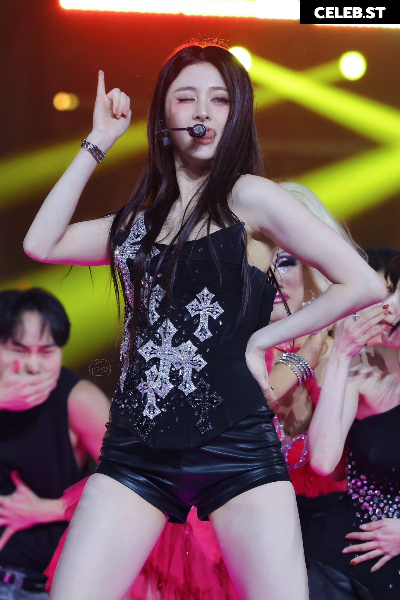 Huh Yunjin 허윤진 | LESSERAFIM Image 22956662