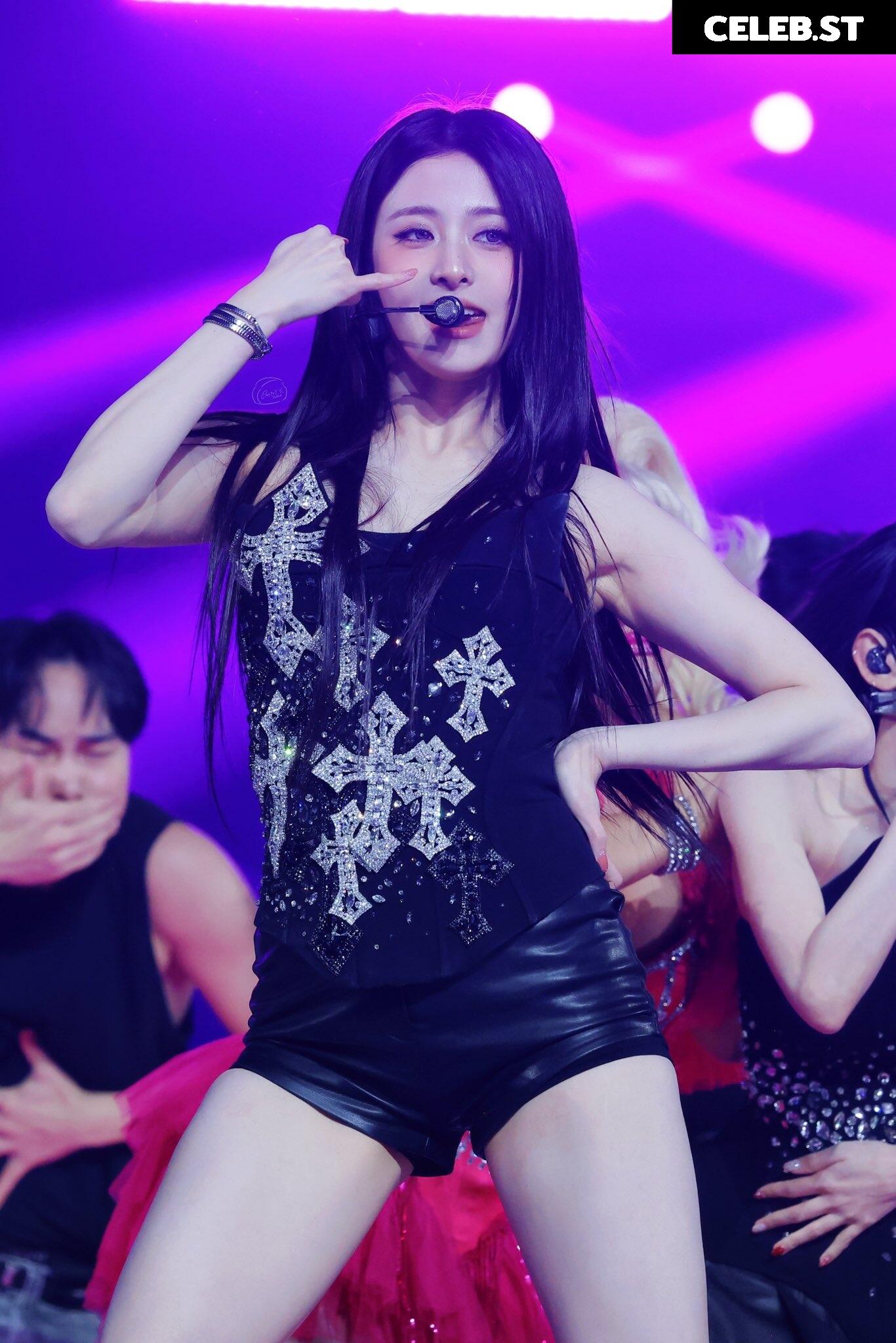 Huh Yunjin 허윤진 | LESSERAFIM Image 22956661
