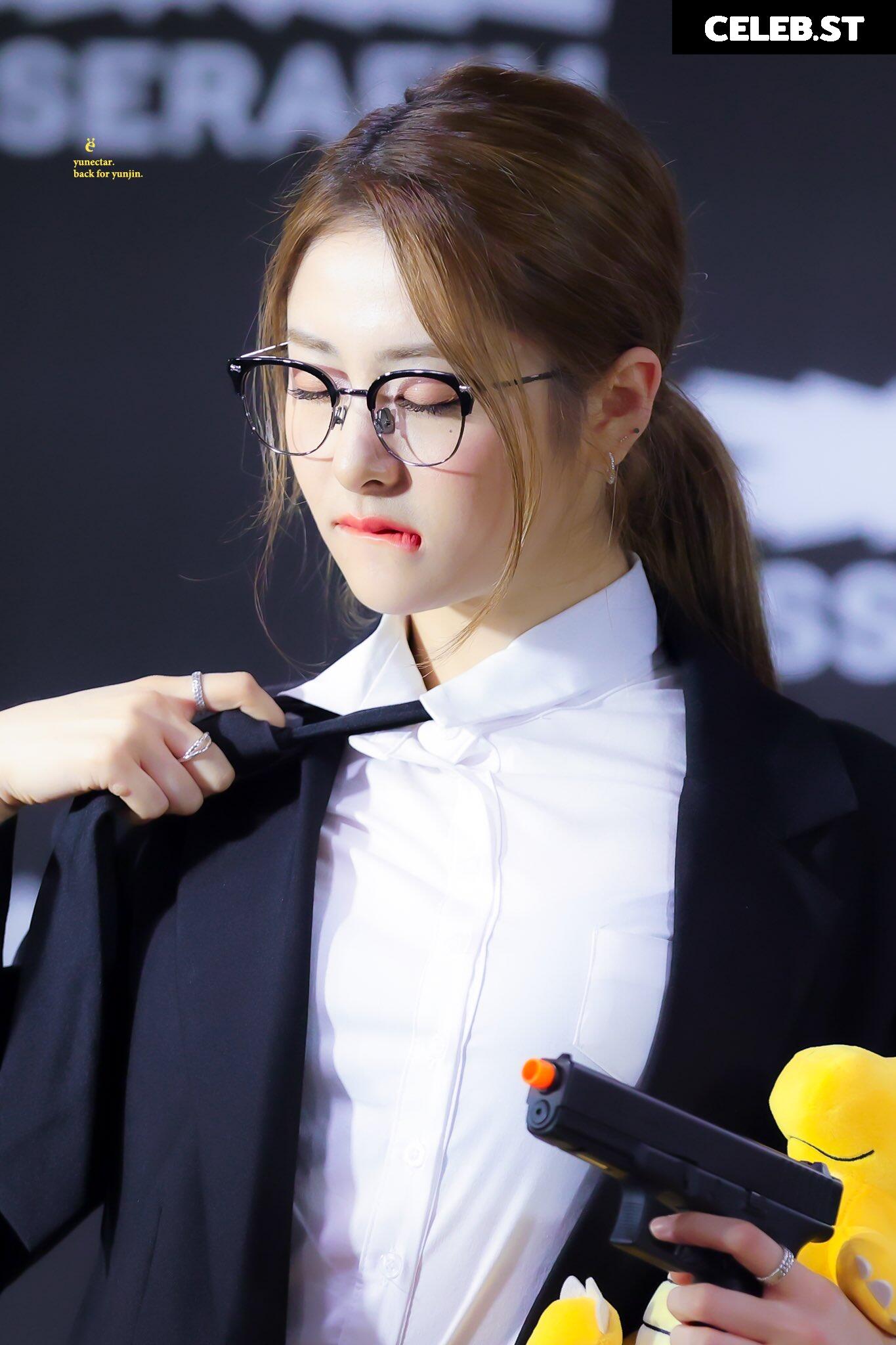 Huh Yunjin 허윤진 | LESSERAFIM Image 22956382