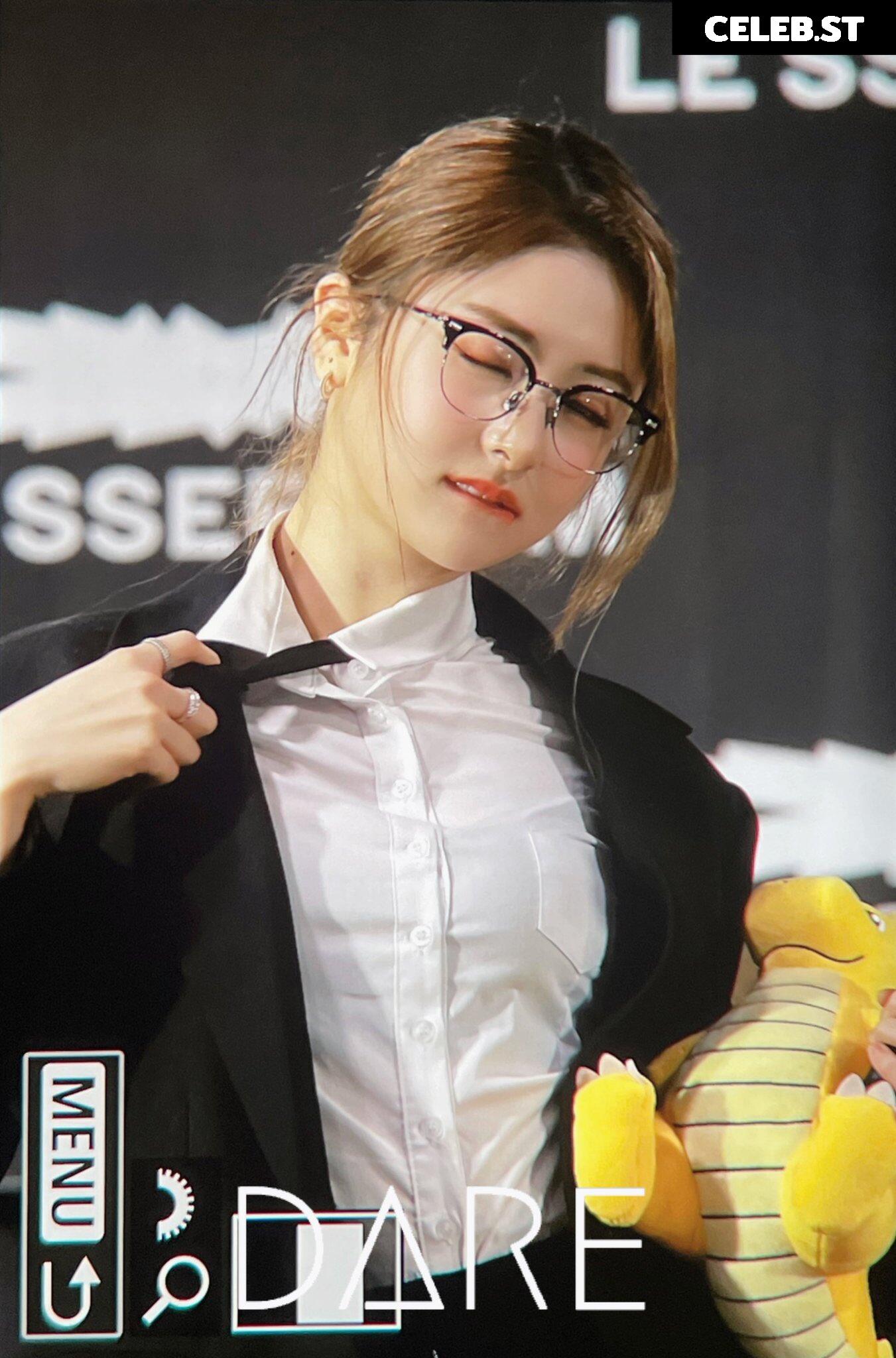 Huh Yunjin 허윤진 | LESSERAFIM Image 22956381