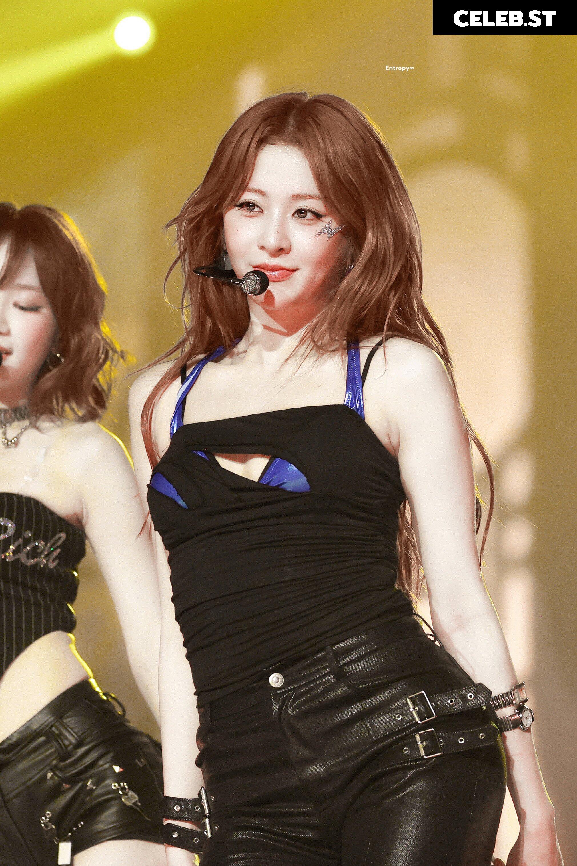 Huh Yunjin 허윤진 | LESSERAFIM Image 22956386