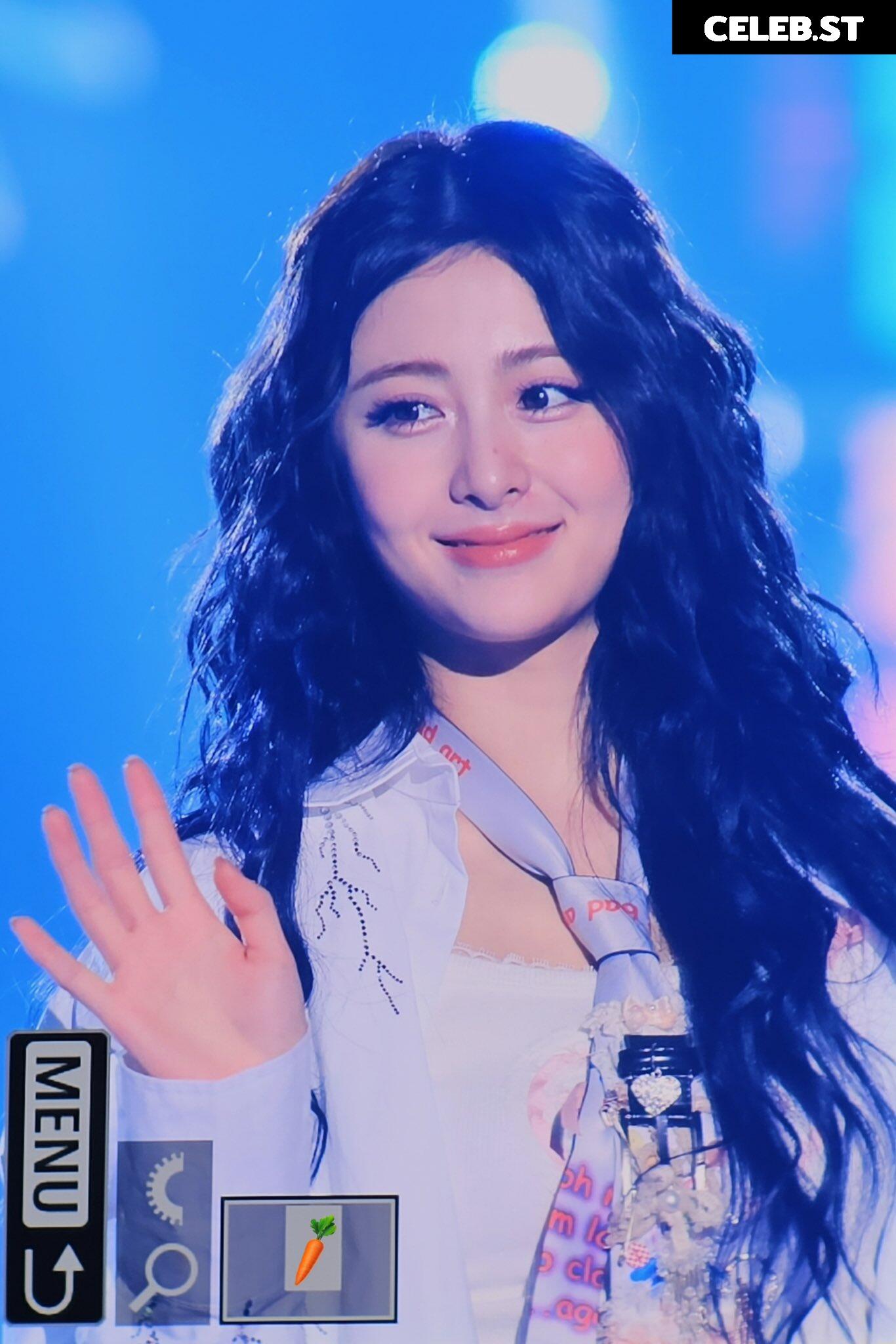 Huh Yunjin 허윤진 | LESSERAFIM Image 22956313