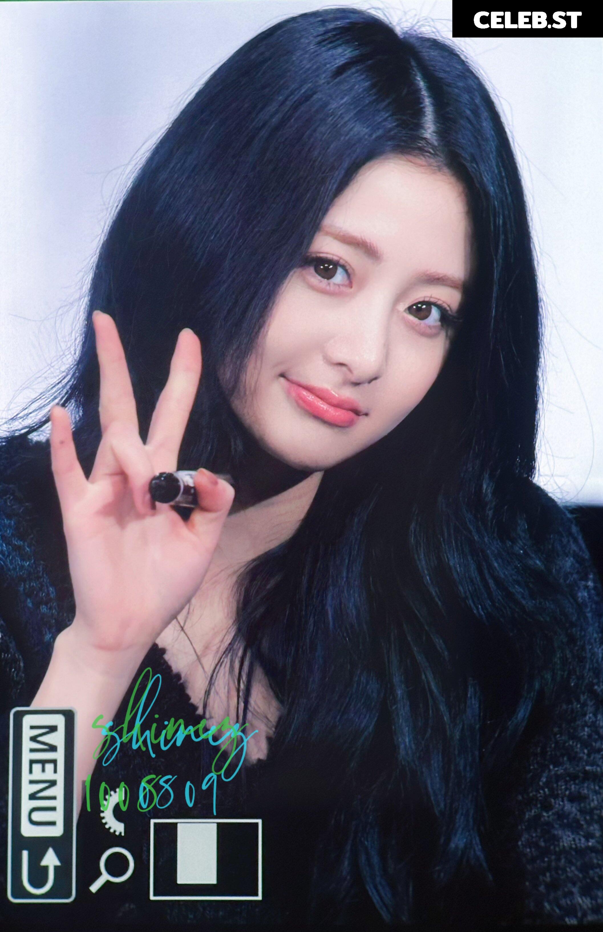 Huh Yunjin 허윤진 | LESSERAFIM Image 22956307