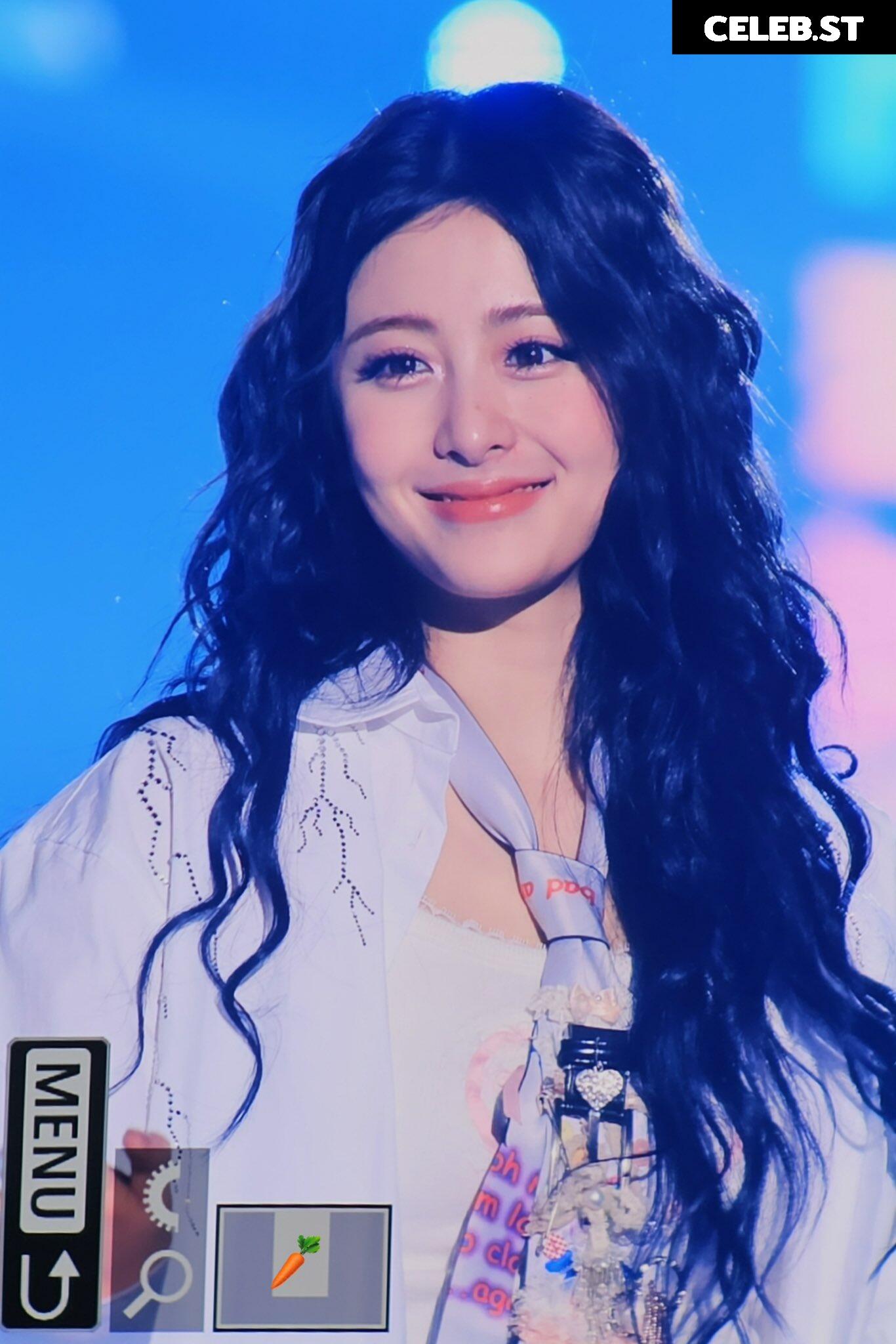 Huh Yunjin 허윤진 | LESSERAFIM Image 22956309