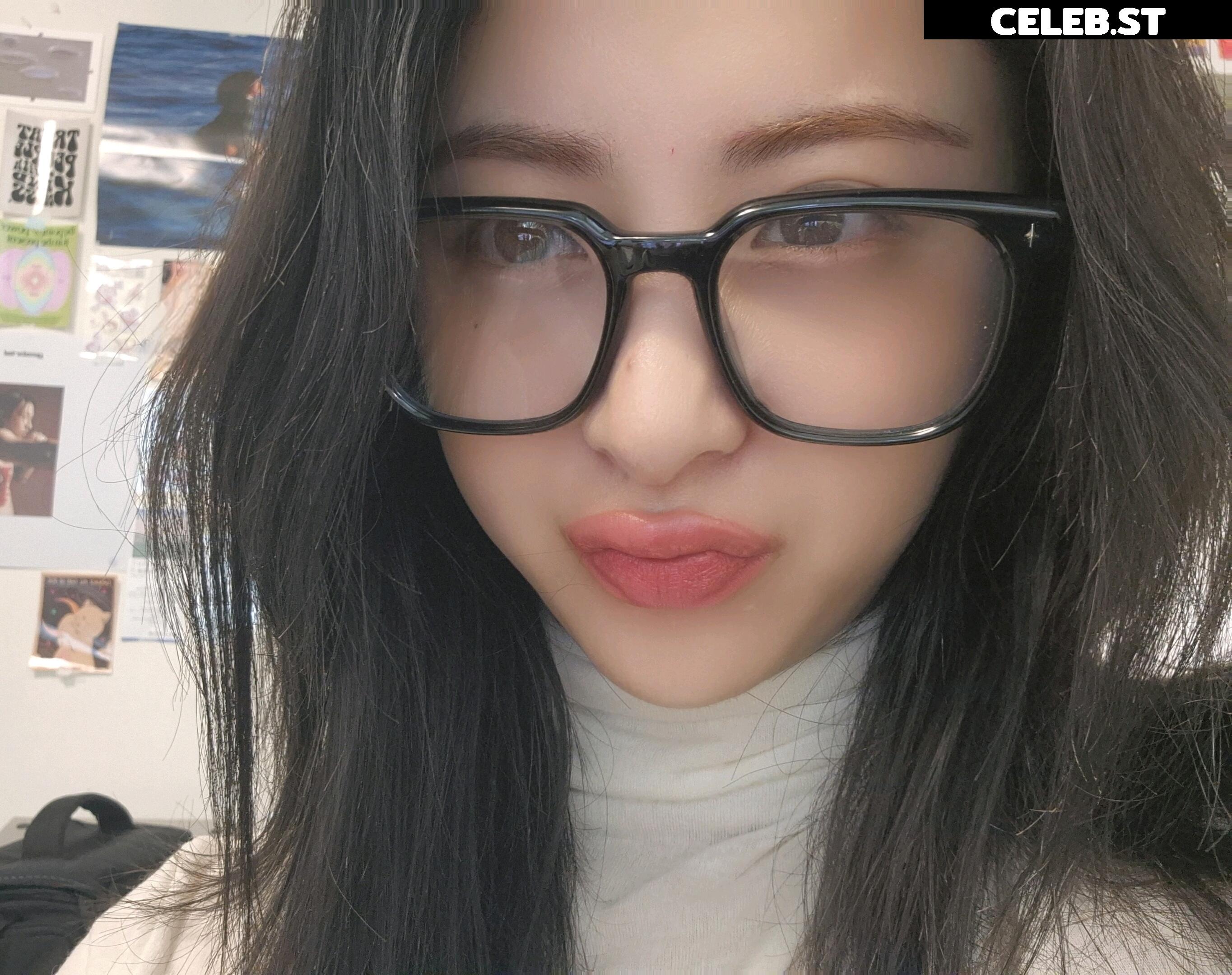 Huh Yunjin 허윤진 | LESSERAFIM Image 22956337