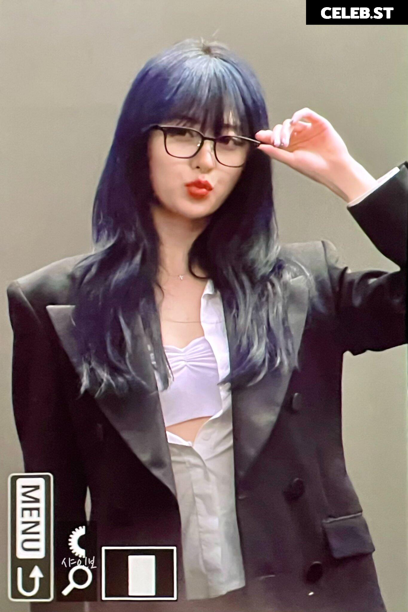 Huh Yunjin 허윤진 | LESSERAFIM Image 22956368