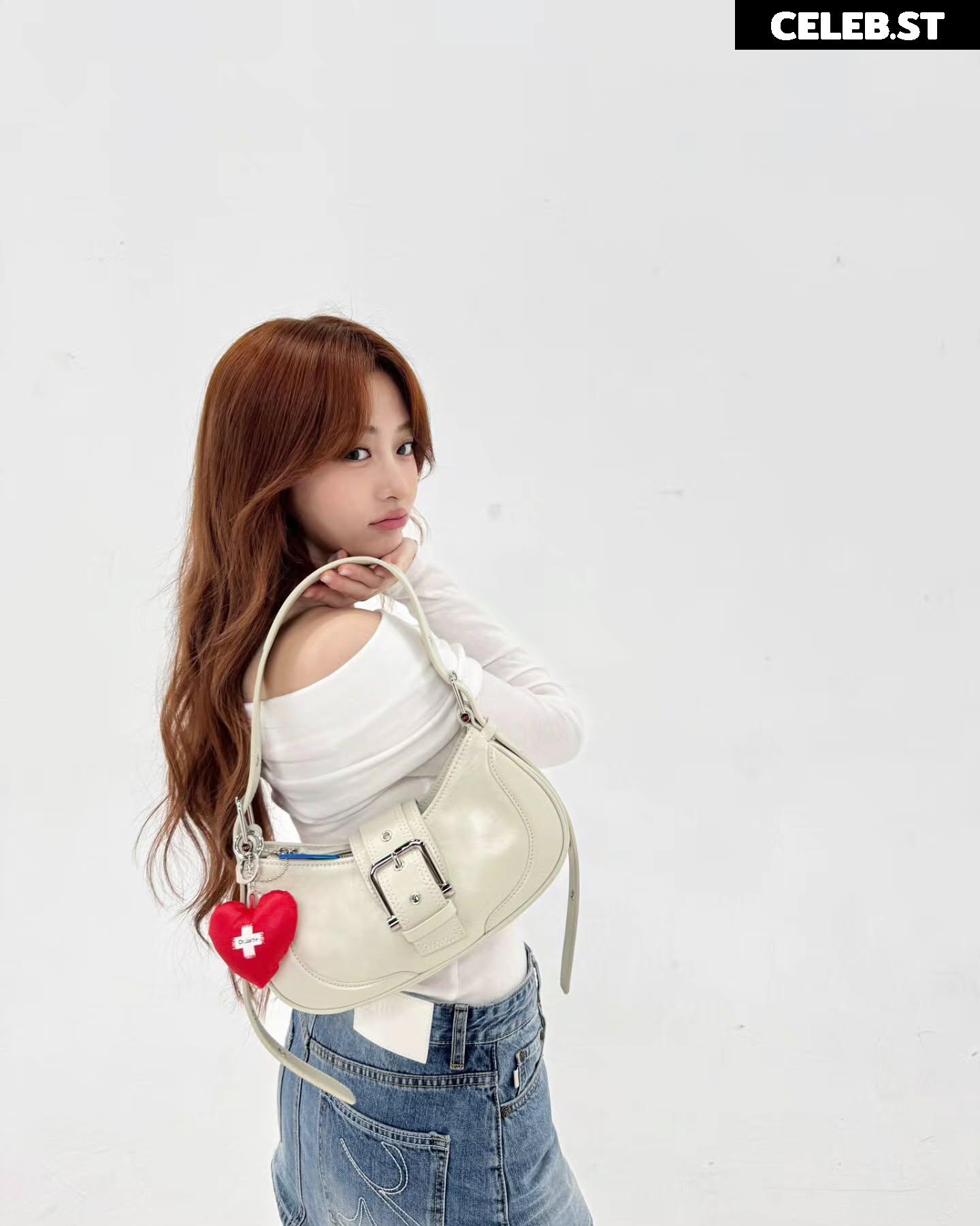 Huh Yunjin 허윤진 | LESSERAFIM Image 22956352
