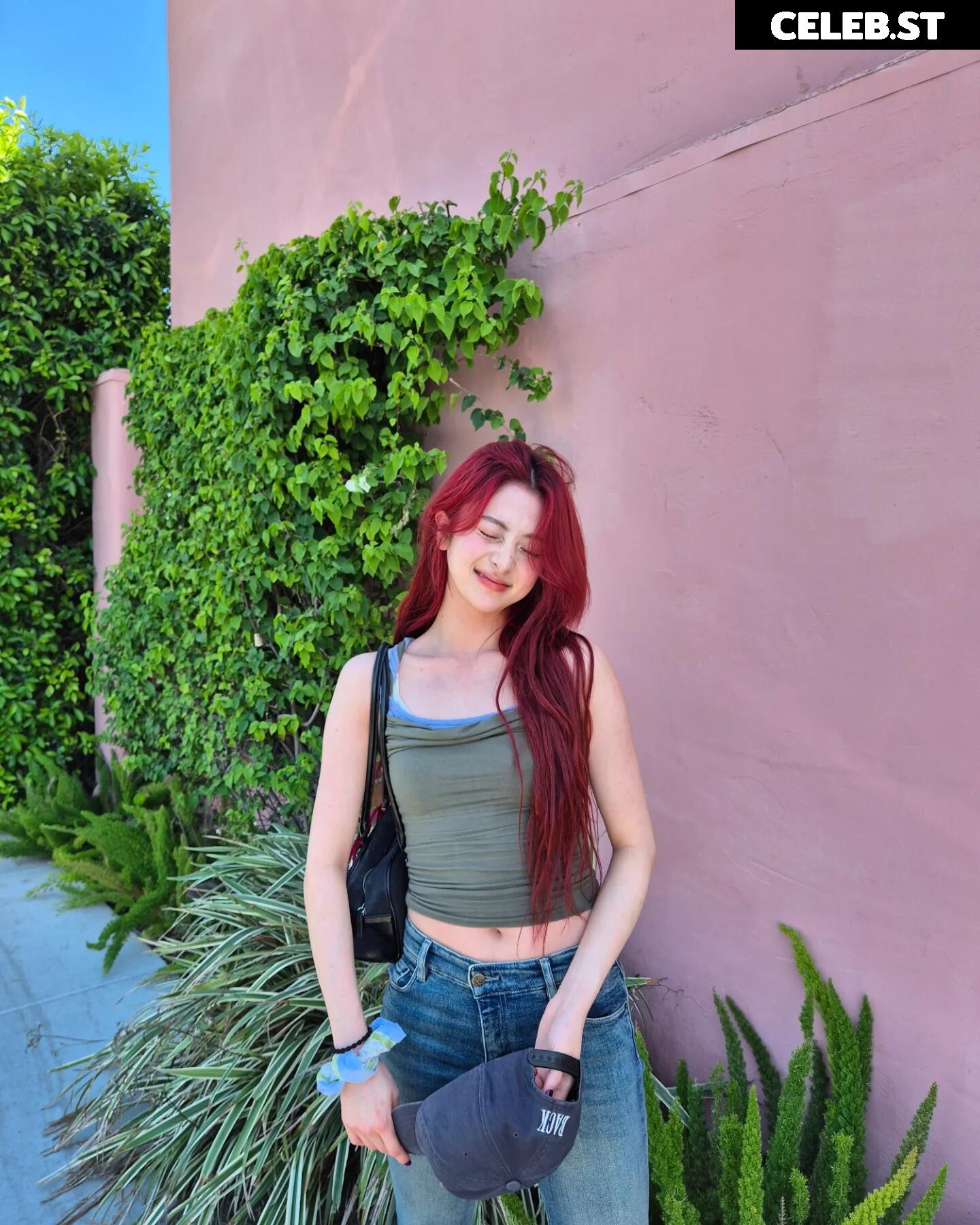 Huh Yunjin 허윤진 | LESSERAFIM Image 22956345