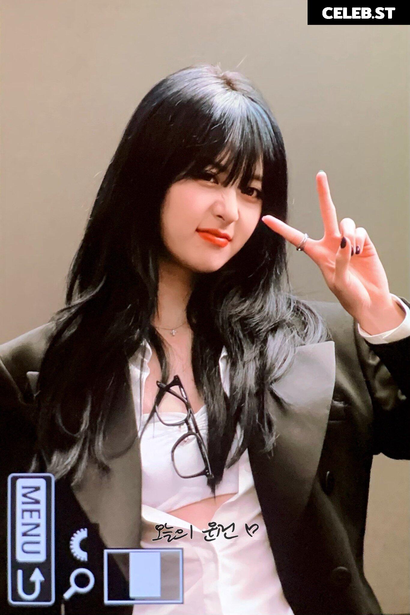 Huh Yunjin 허윤진 | LESSERAFIM Image 22956376