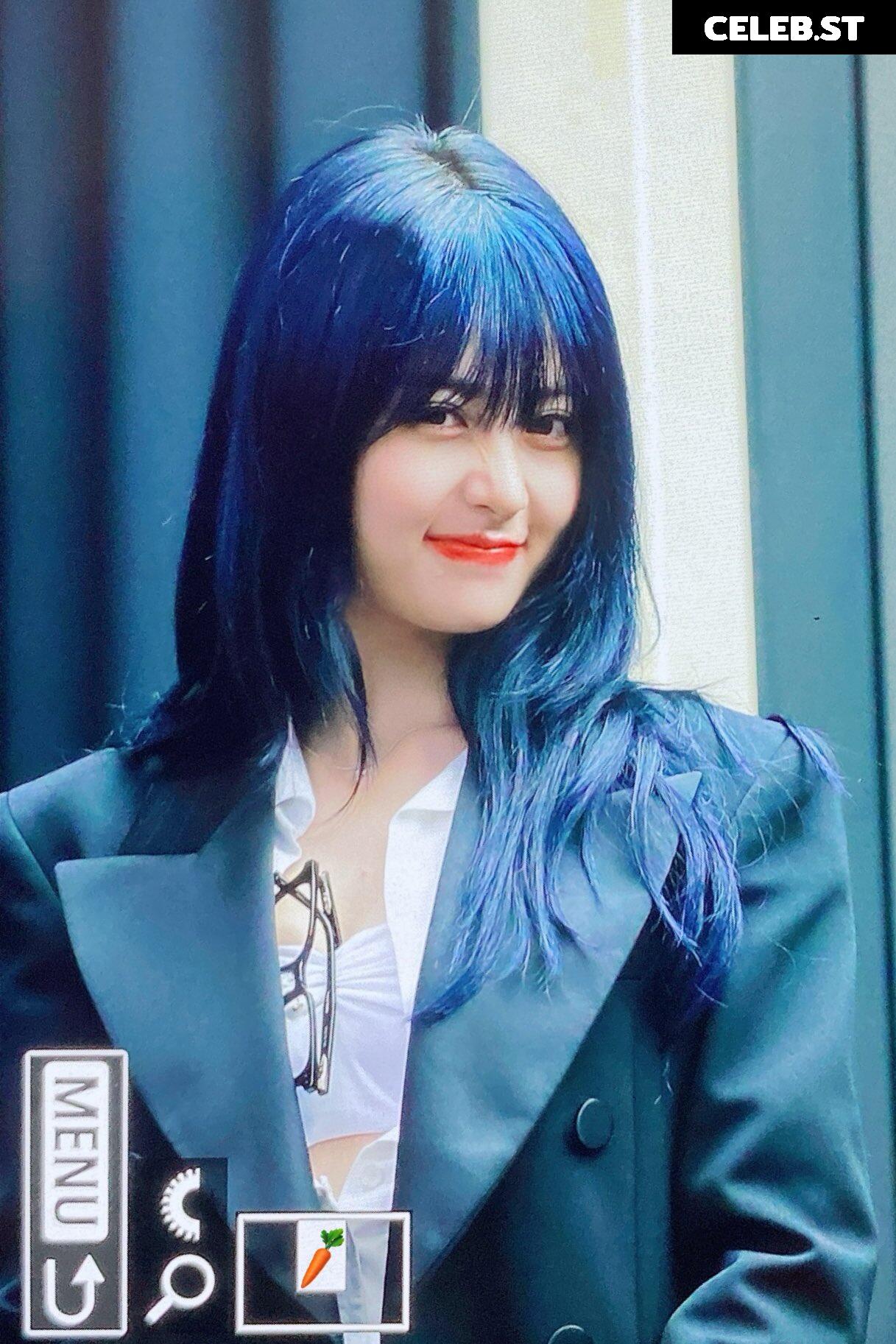 Huh Yunjin 허윤진 | LESSERAFIM Image 22956378