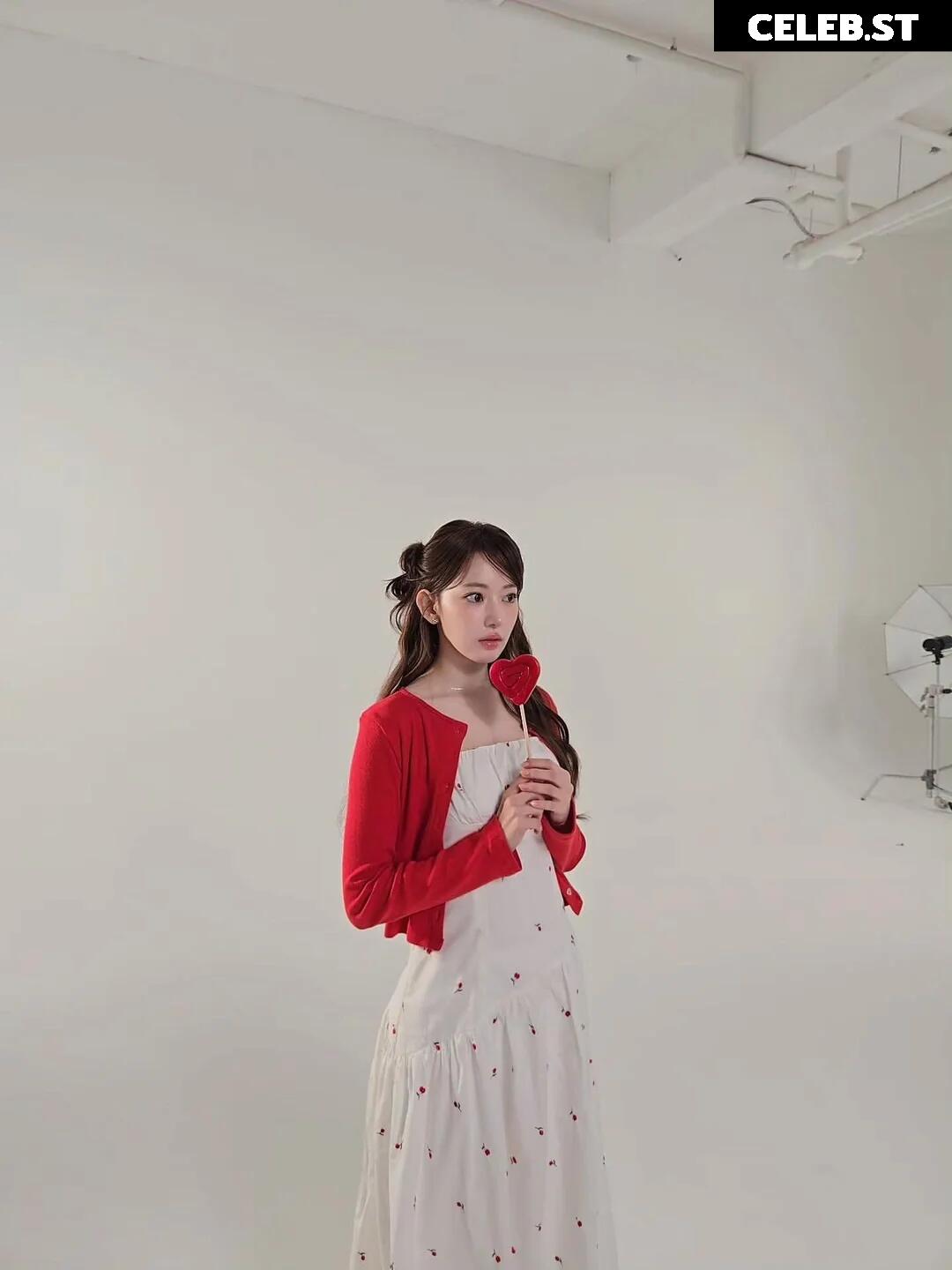 Sakura Miyawaki 宮脇 咲良 | LESSERAFIM Image 22953852