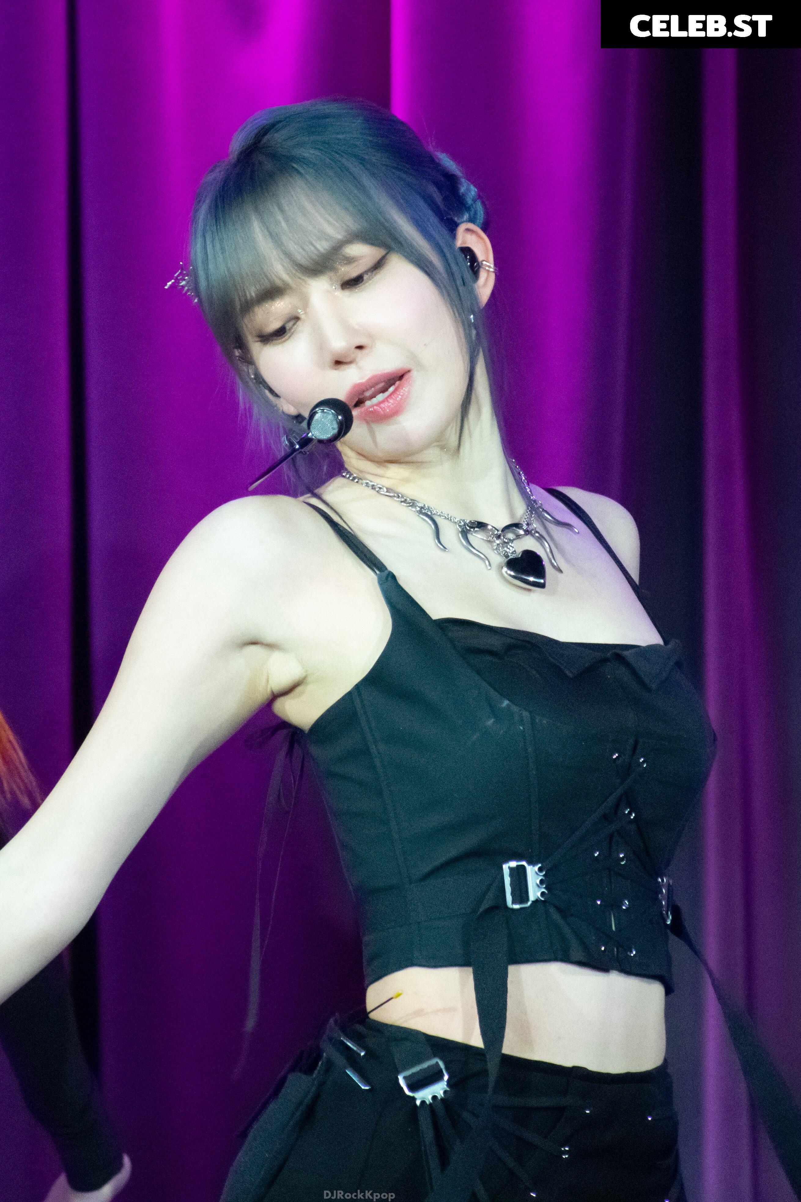 Sakura Miyawaki 宮脇 咲良 | LESSERAFIM Image 22953441